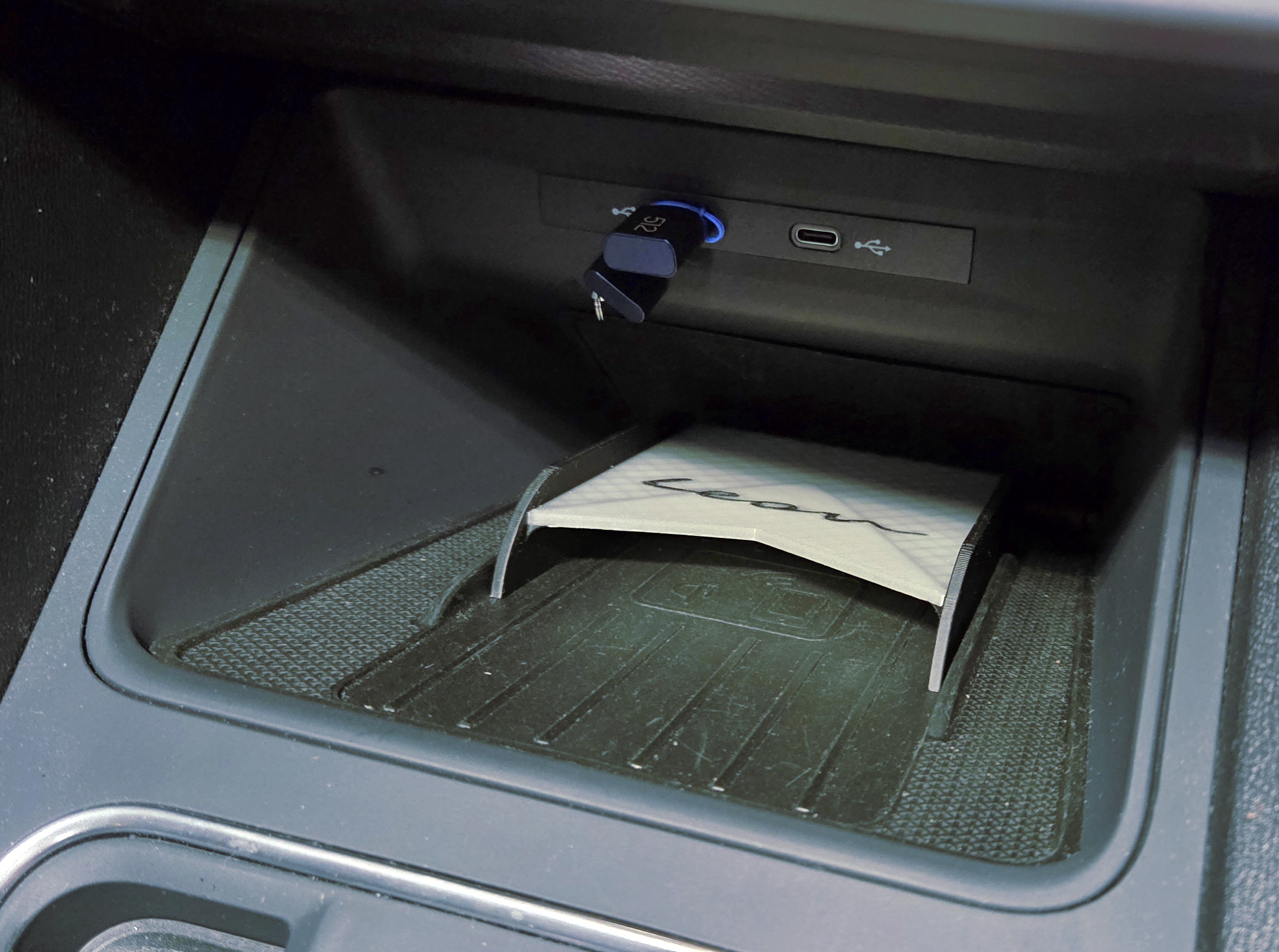Seat Leon (Kl8) phone rack for the Connectivity Box