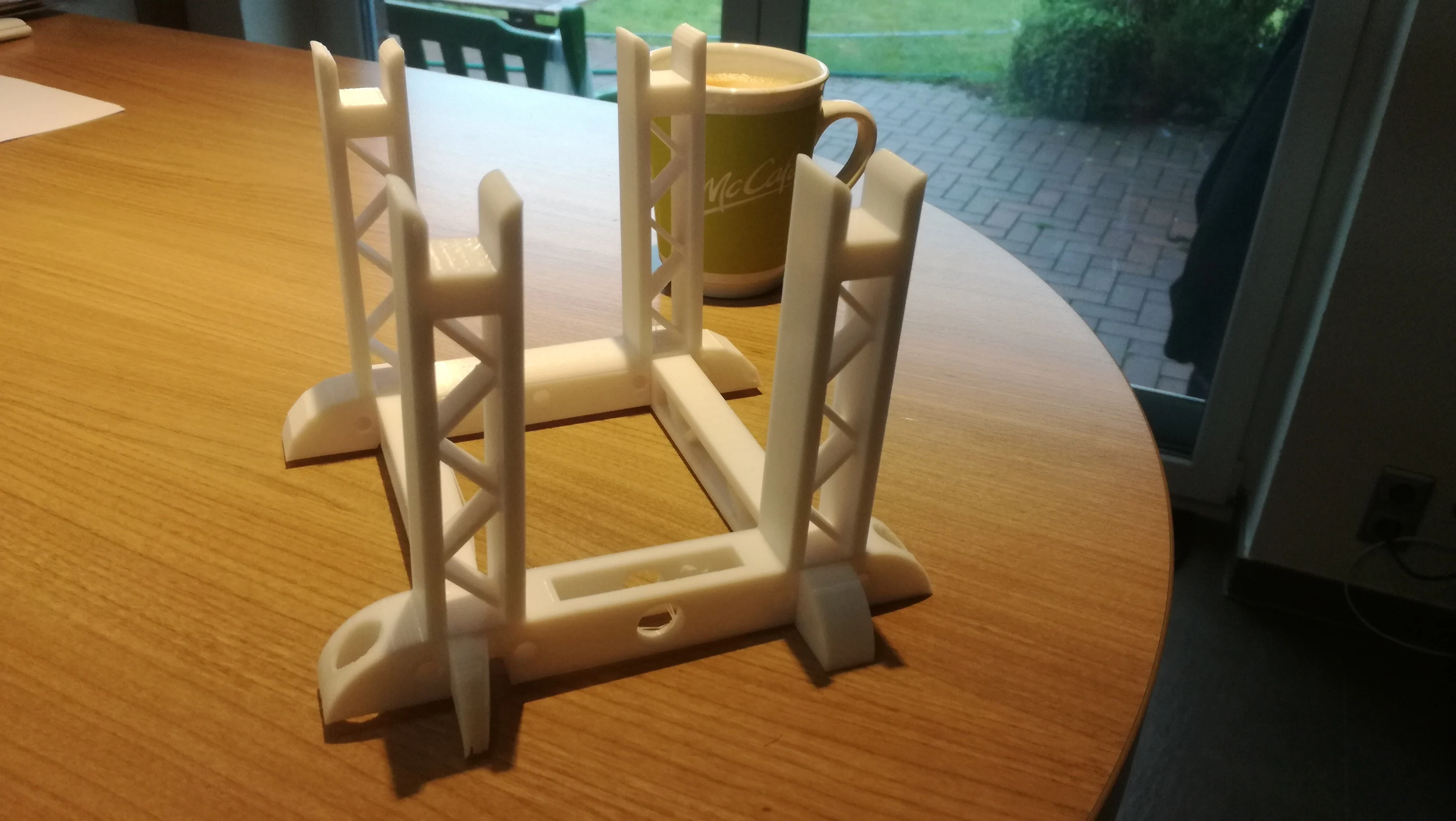 Car Stand Cen Reeper