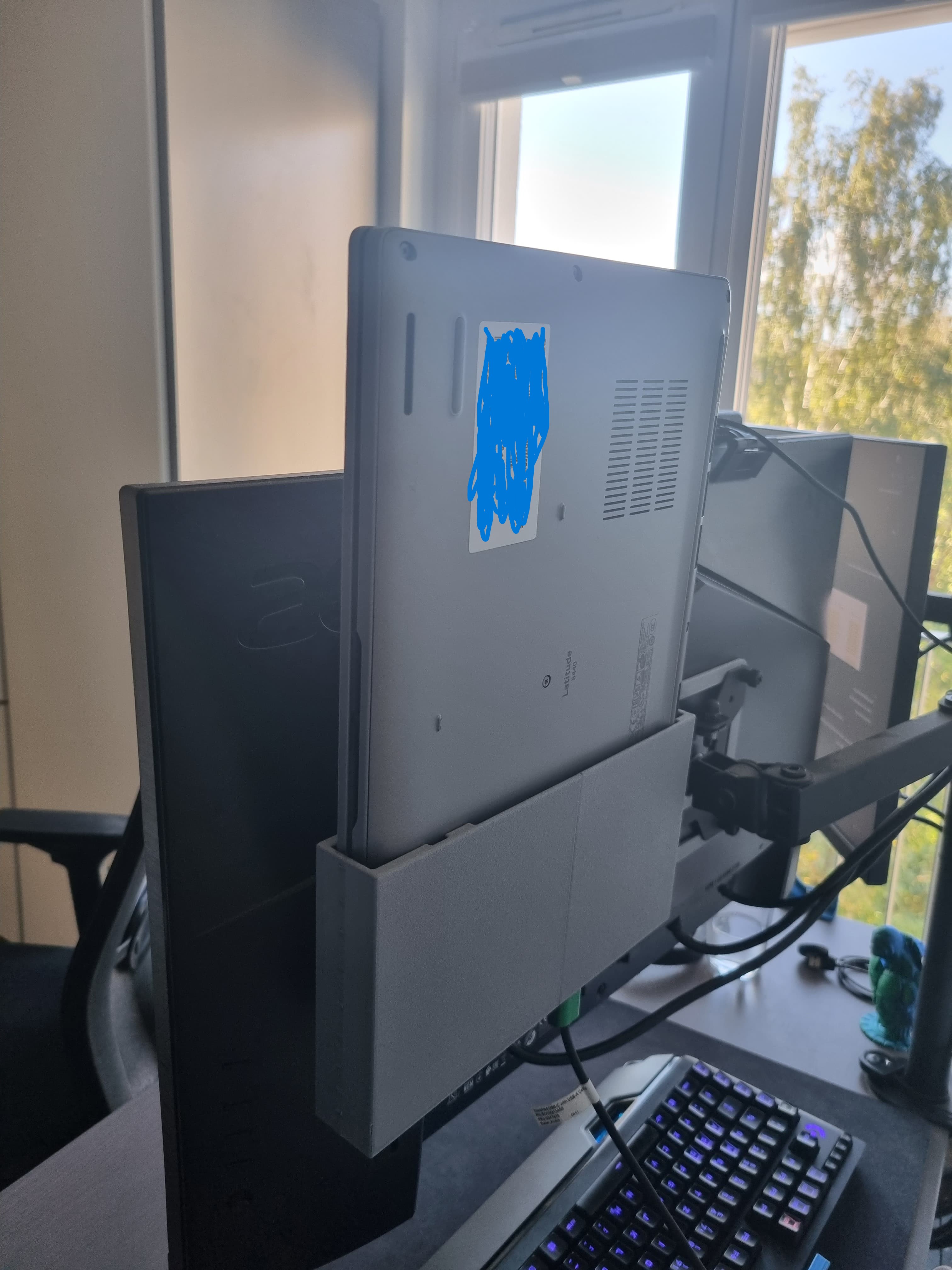 Dell Latitude 5440 VESA mount with USB-C Cable holder