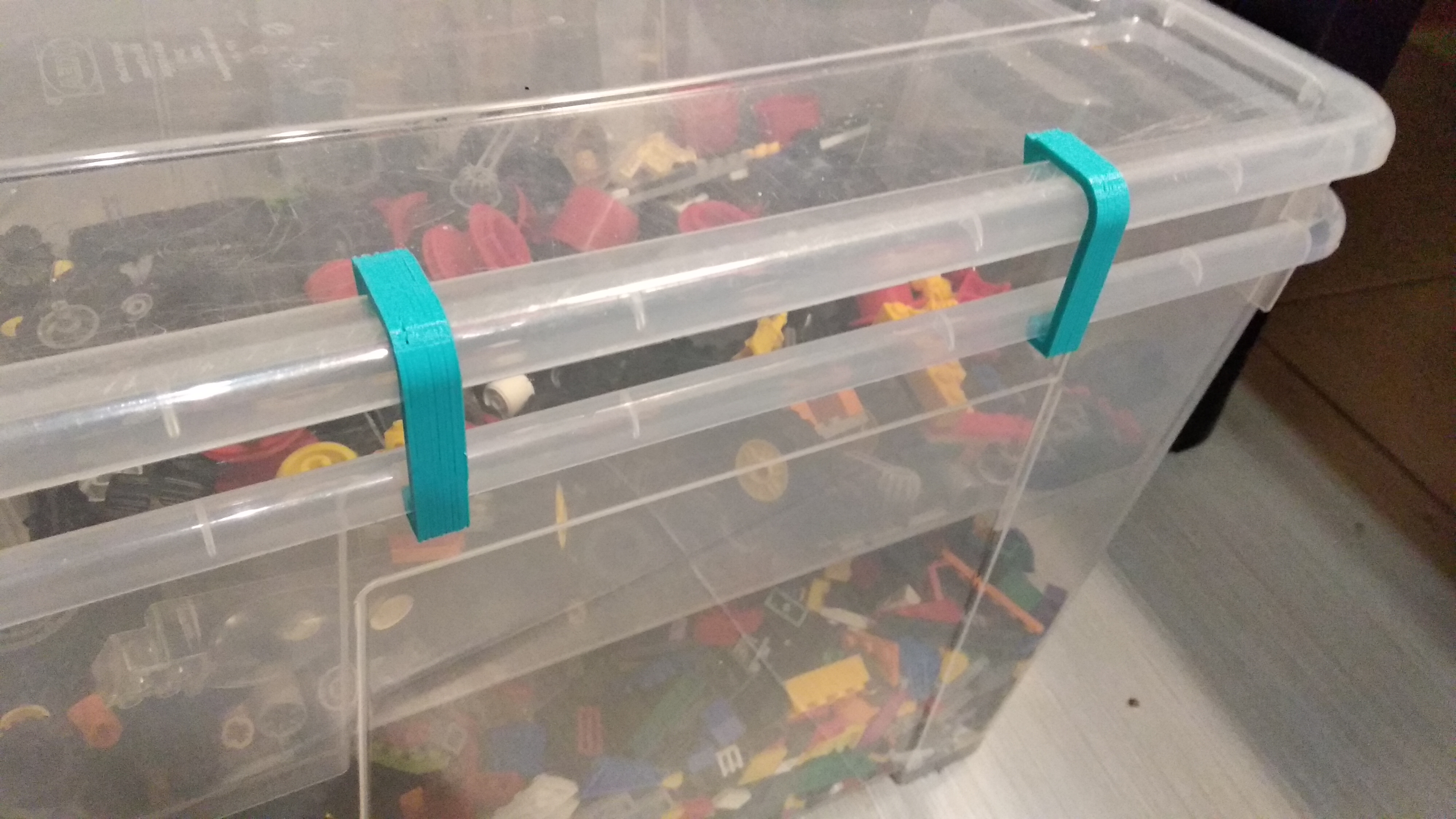 Lid clips for 2 IKEA SAMLA storeage boxes (first into second)