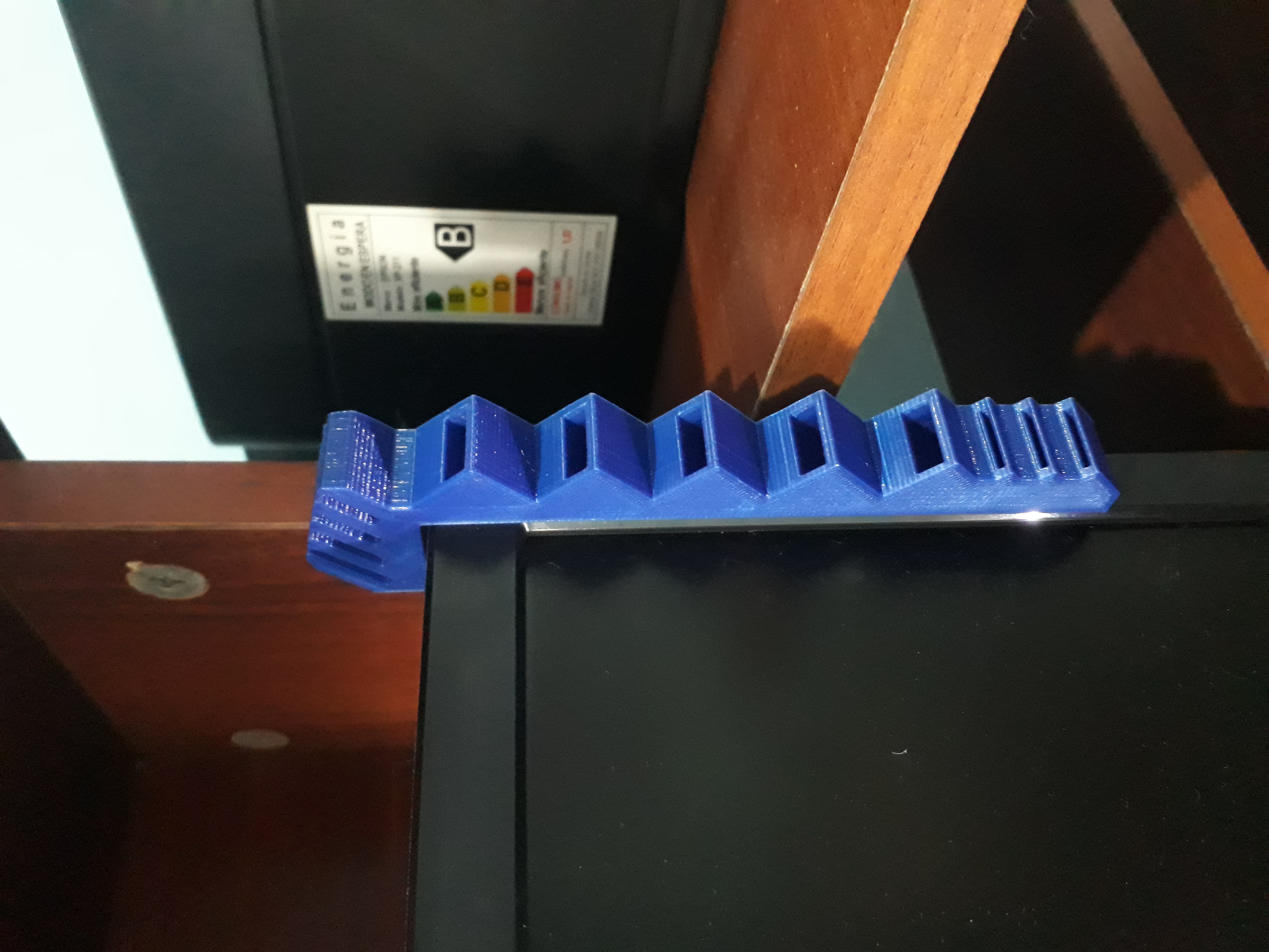 Soporte USB-SD-MicroSD para monitor (USB Holder)