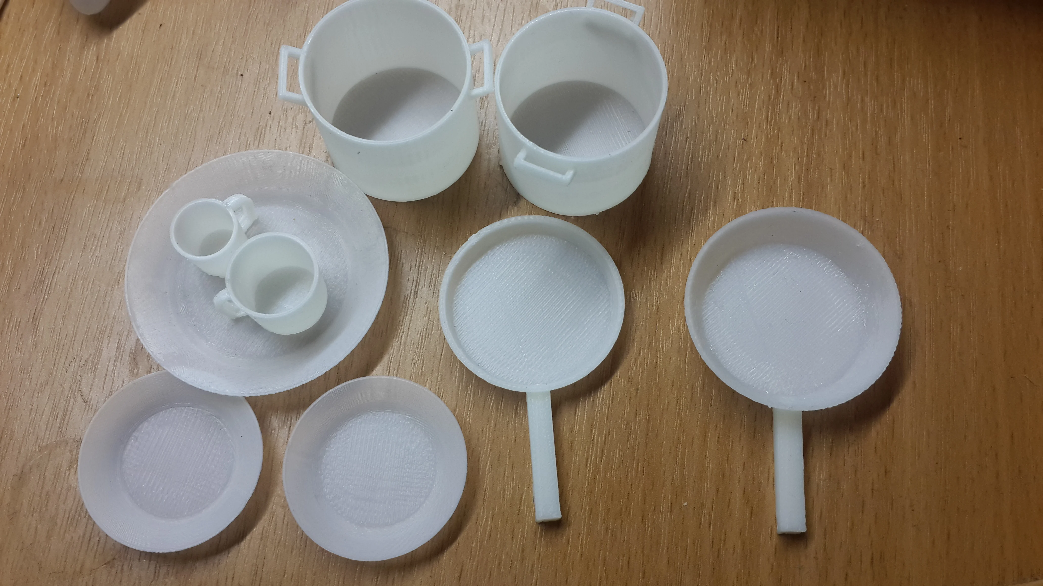 Doll's kitchen utensils