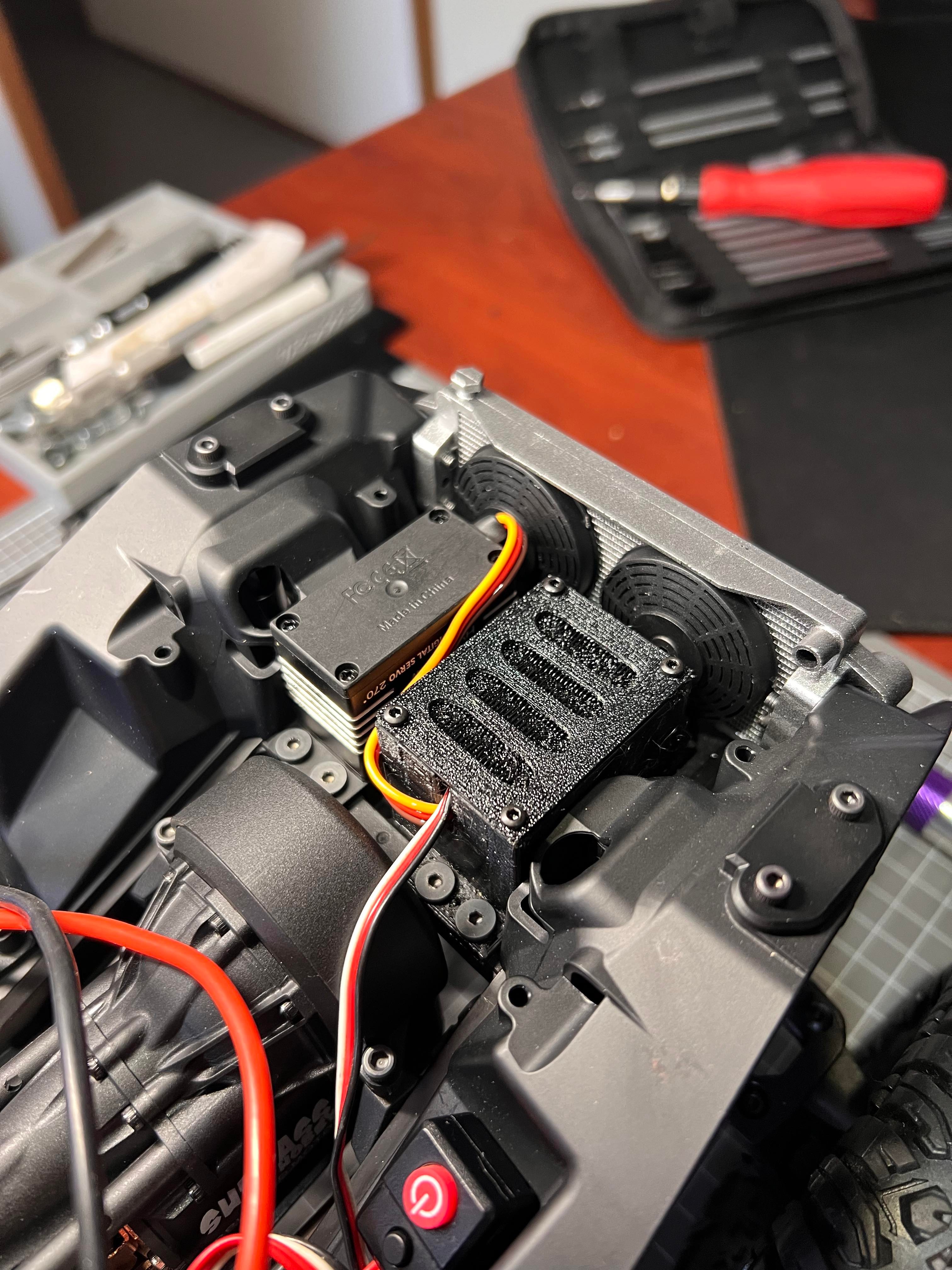 Vanquish Phoenix VS4-10 servo mount receiver box