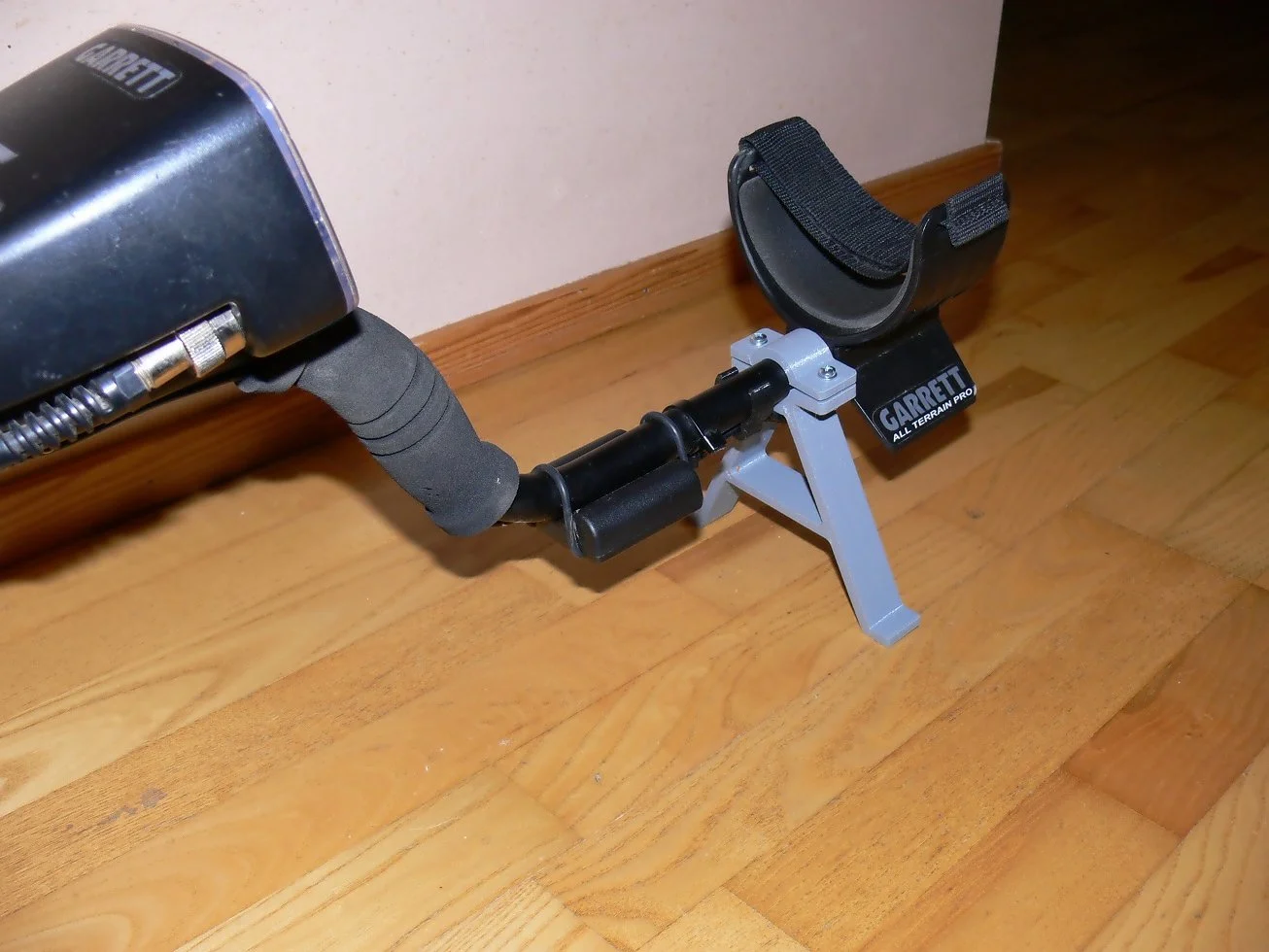 Metal detector stand