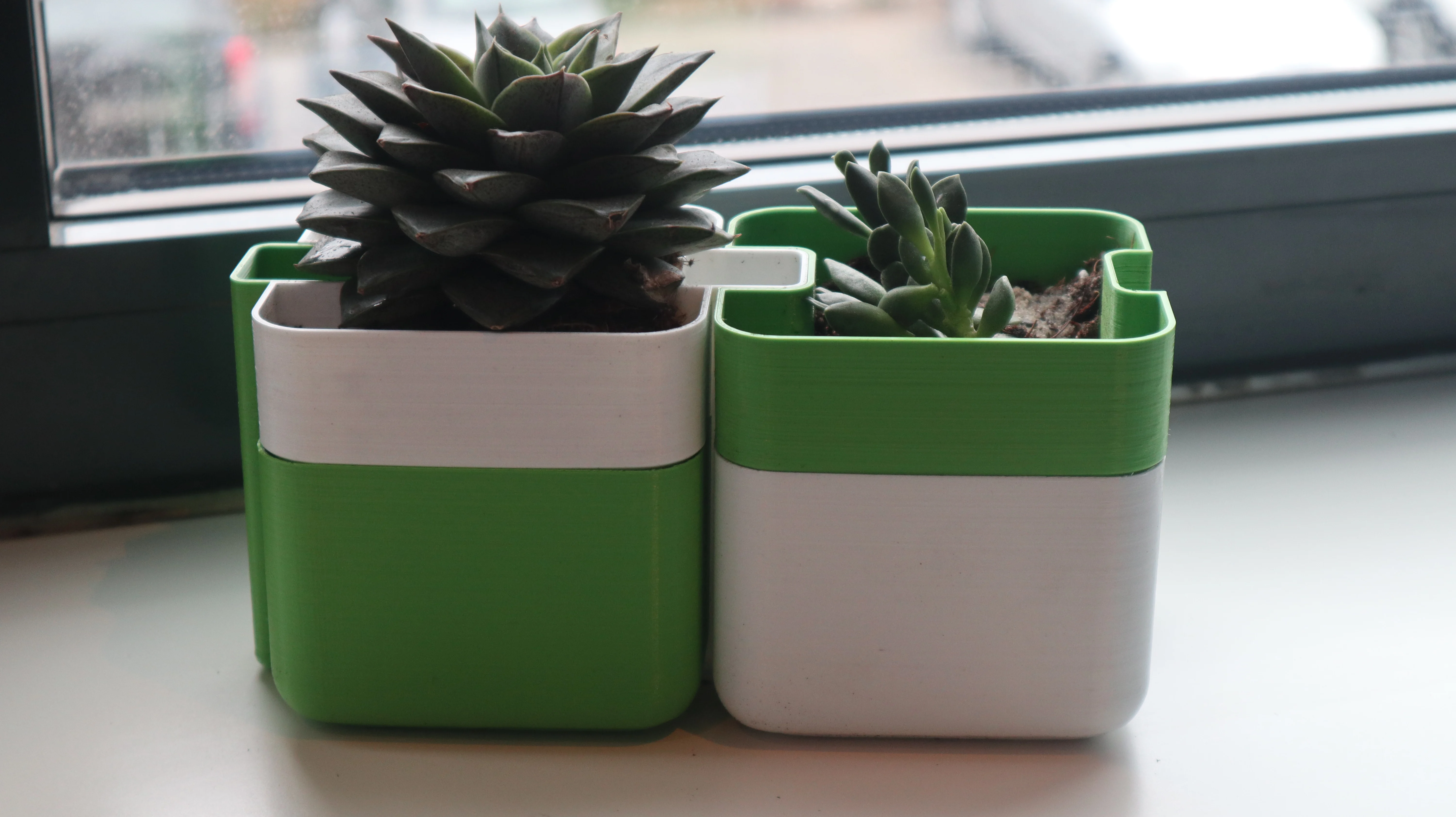 Tileable Self Watering Planter