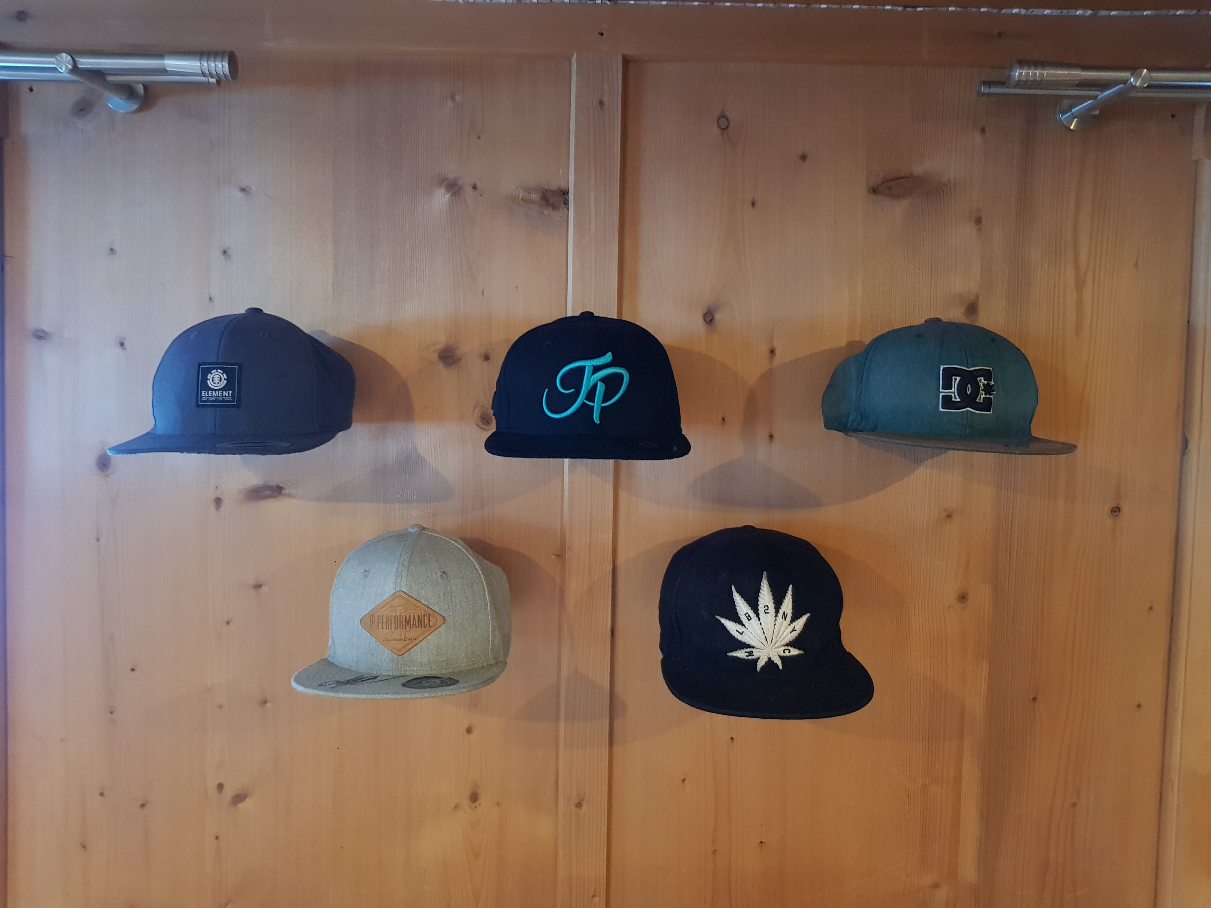 Snapback holder