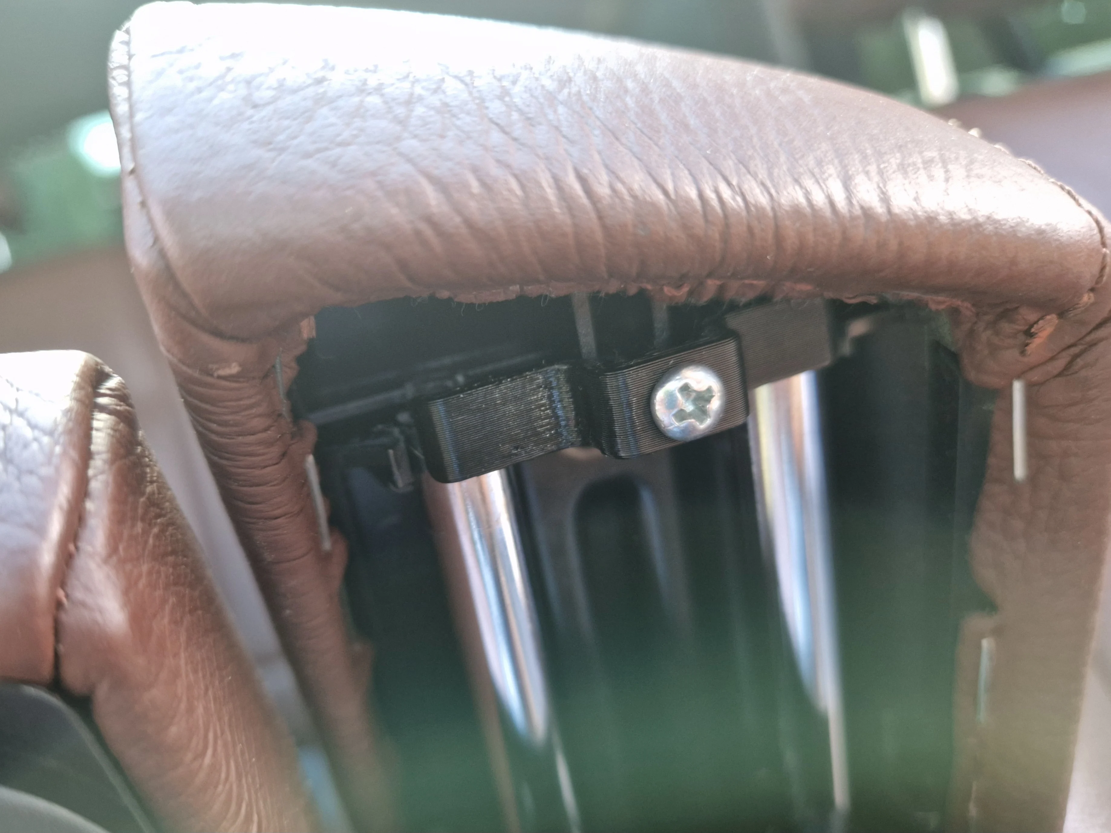 BMW E9X Retractable armrest - Rails locking piece