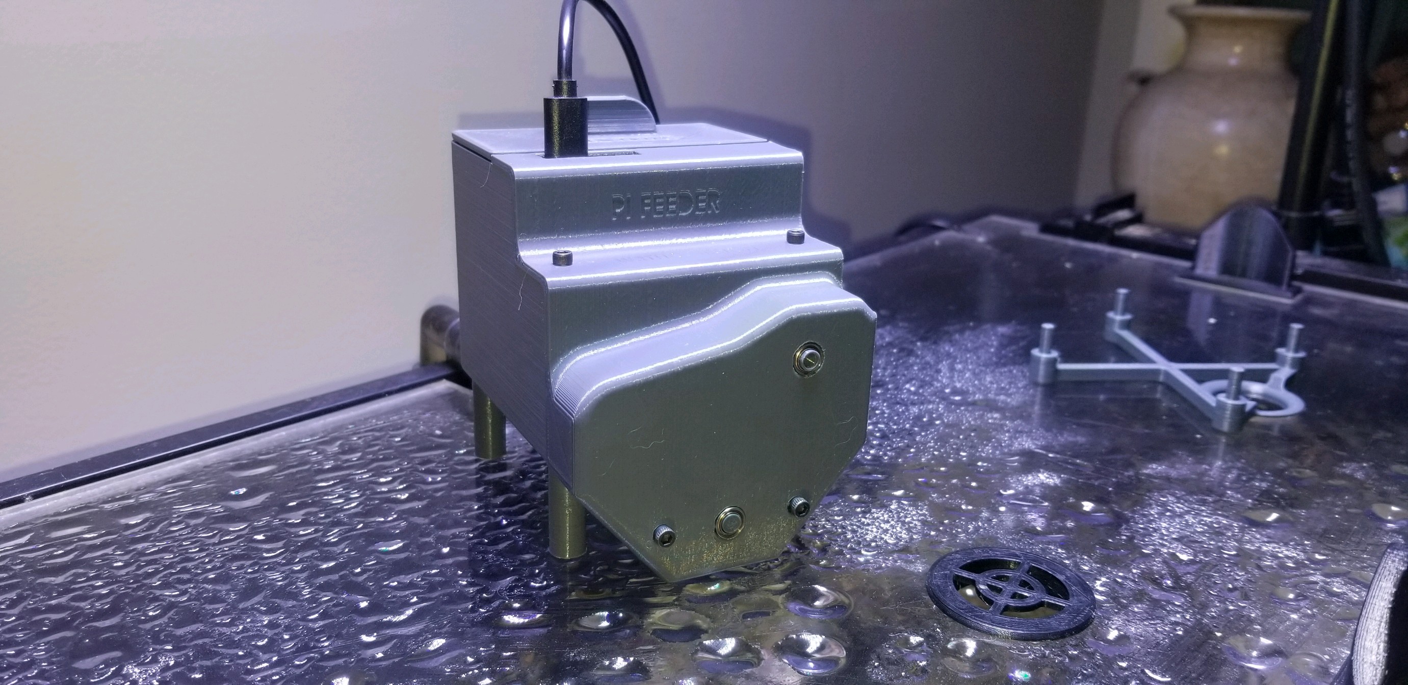 Feederpi -The Automatic Aquarium Feeder