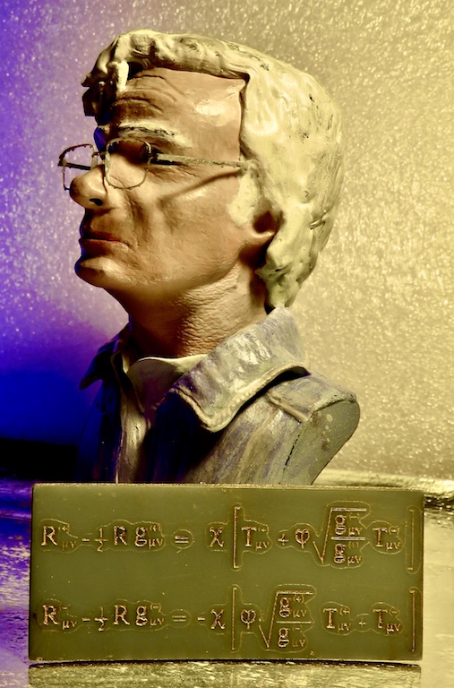 buste  de Jean-Pierre Petit avec lunettes