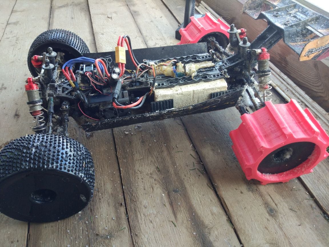 Flexible tires fo RC car