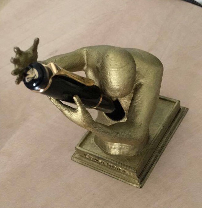 Causa Finita -  Pen holder