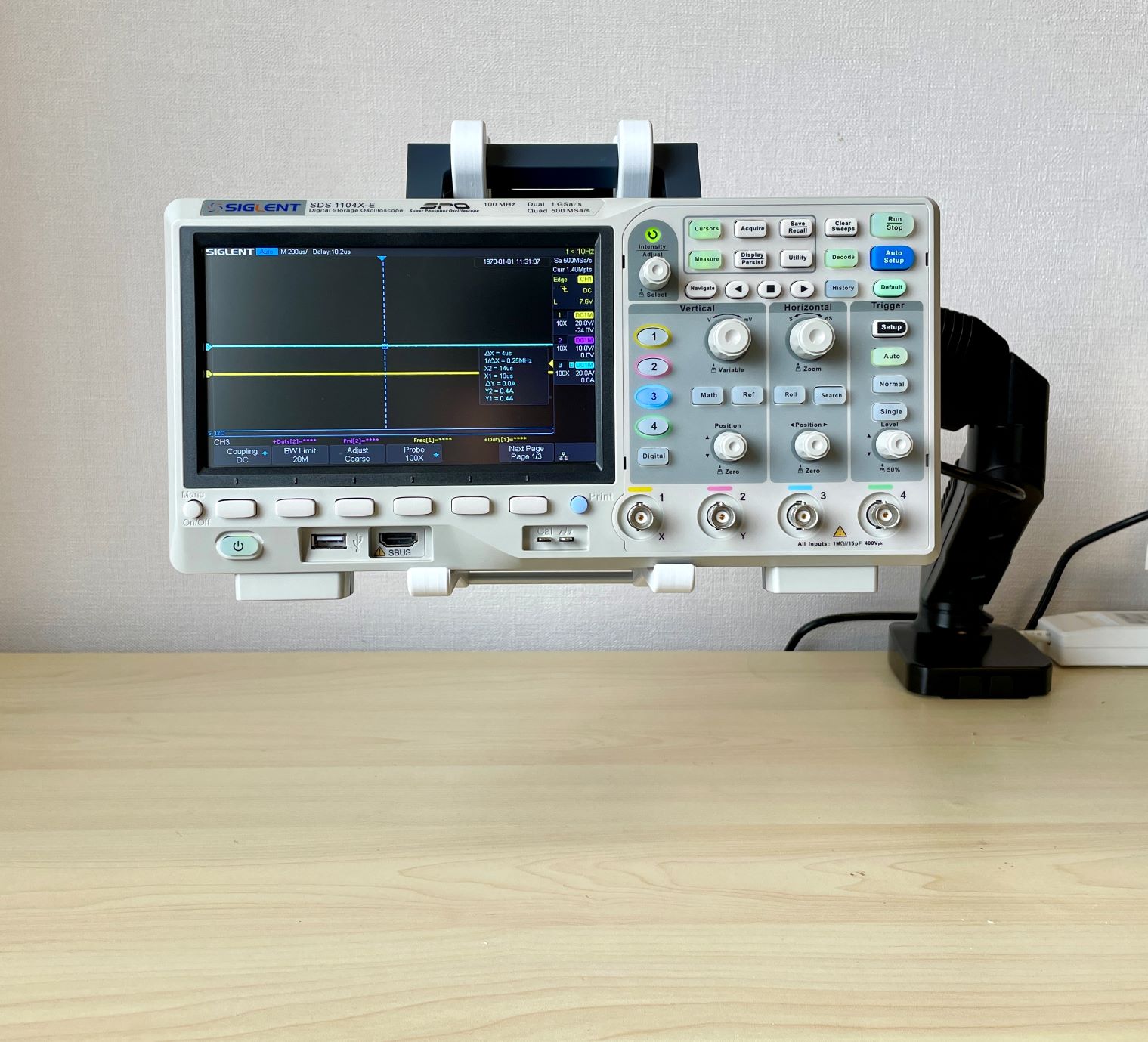 Oscilloscope VESA mounter