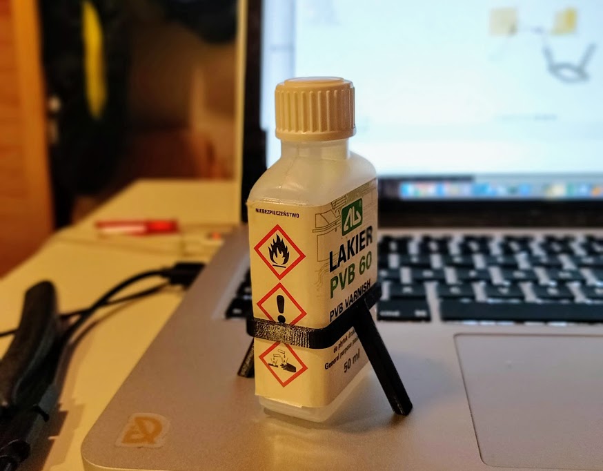 Support for Lakier bottle