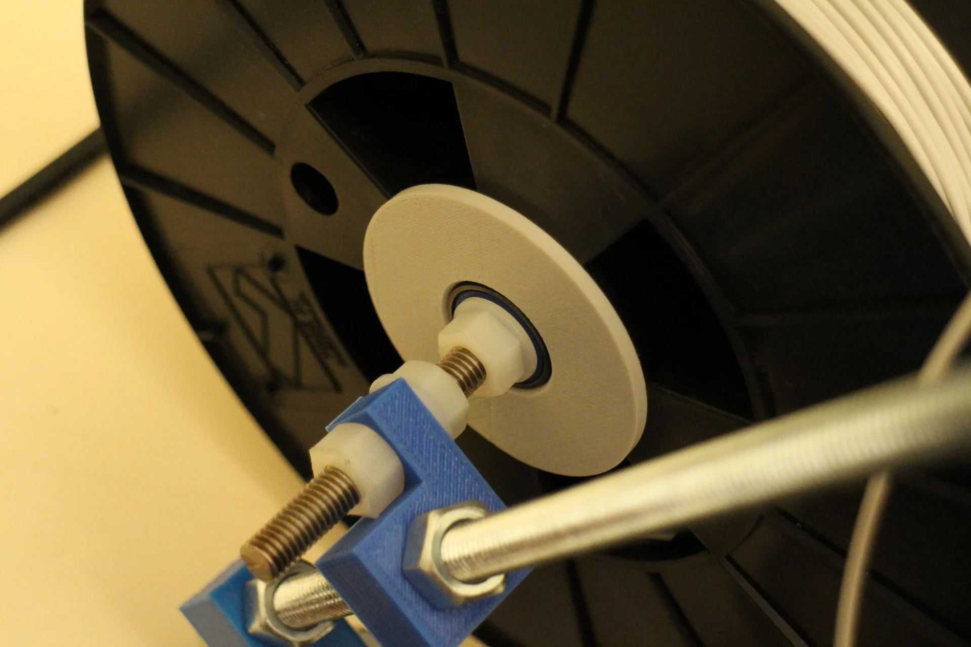 Customizable Compact Spool Holder with Bearing Support