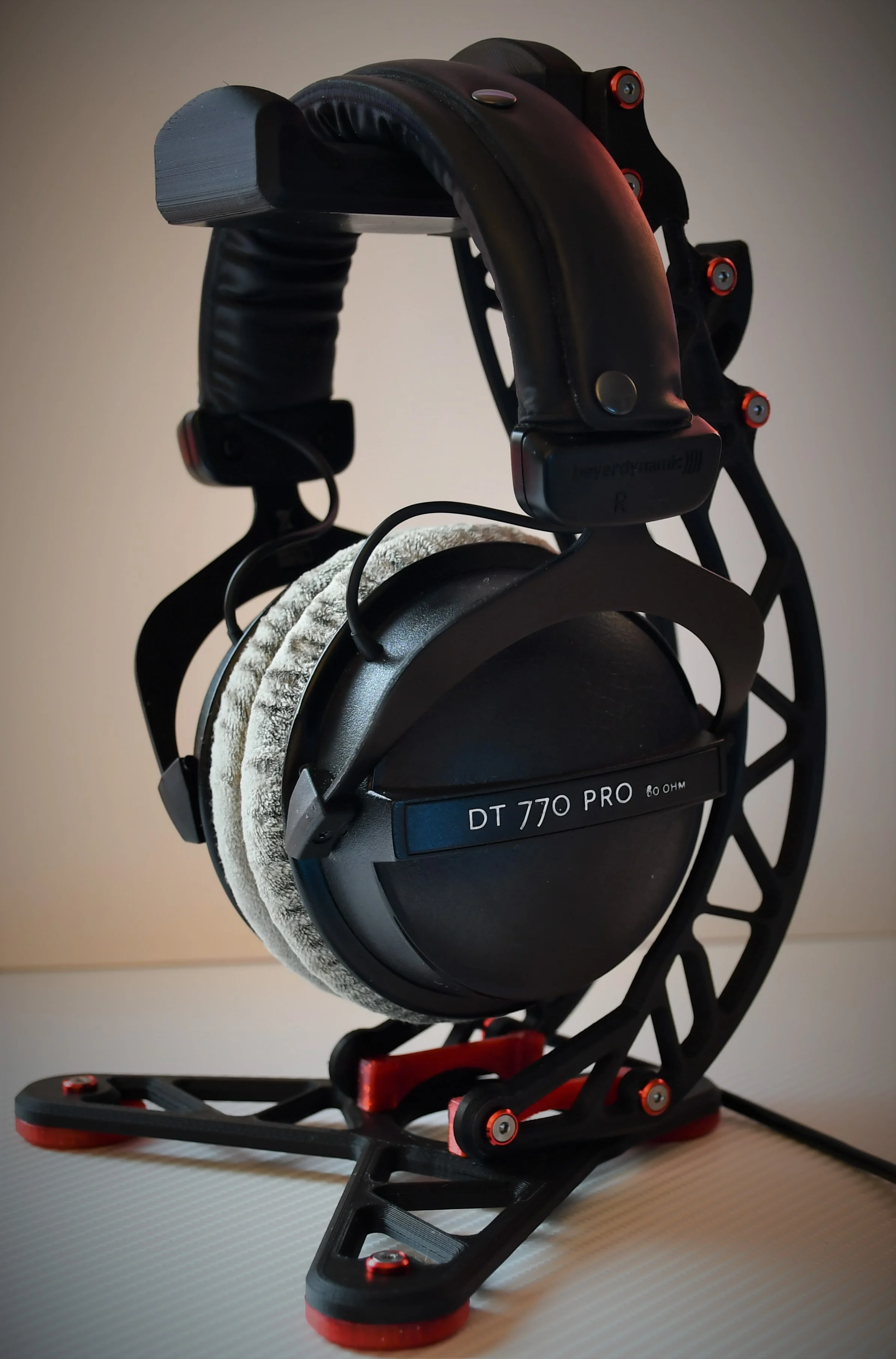Headphone stand (setup themed)