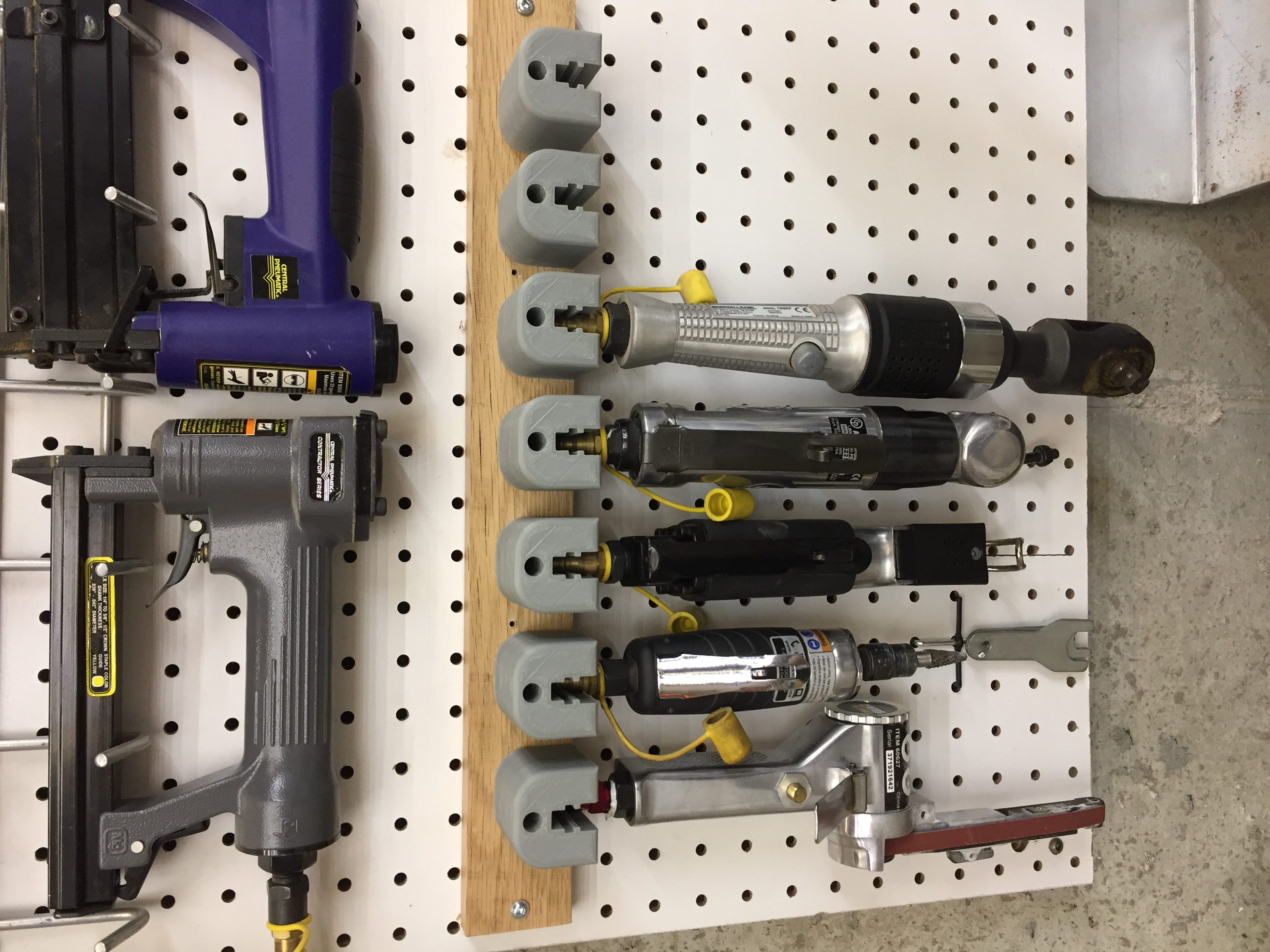 Air tool quick connect hanger bracket