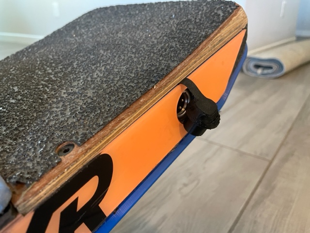 Onewheel XLR Plug Tethered - Onewheel Charge Plug
