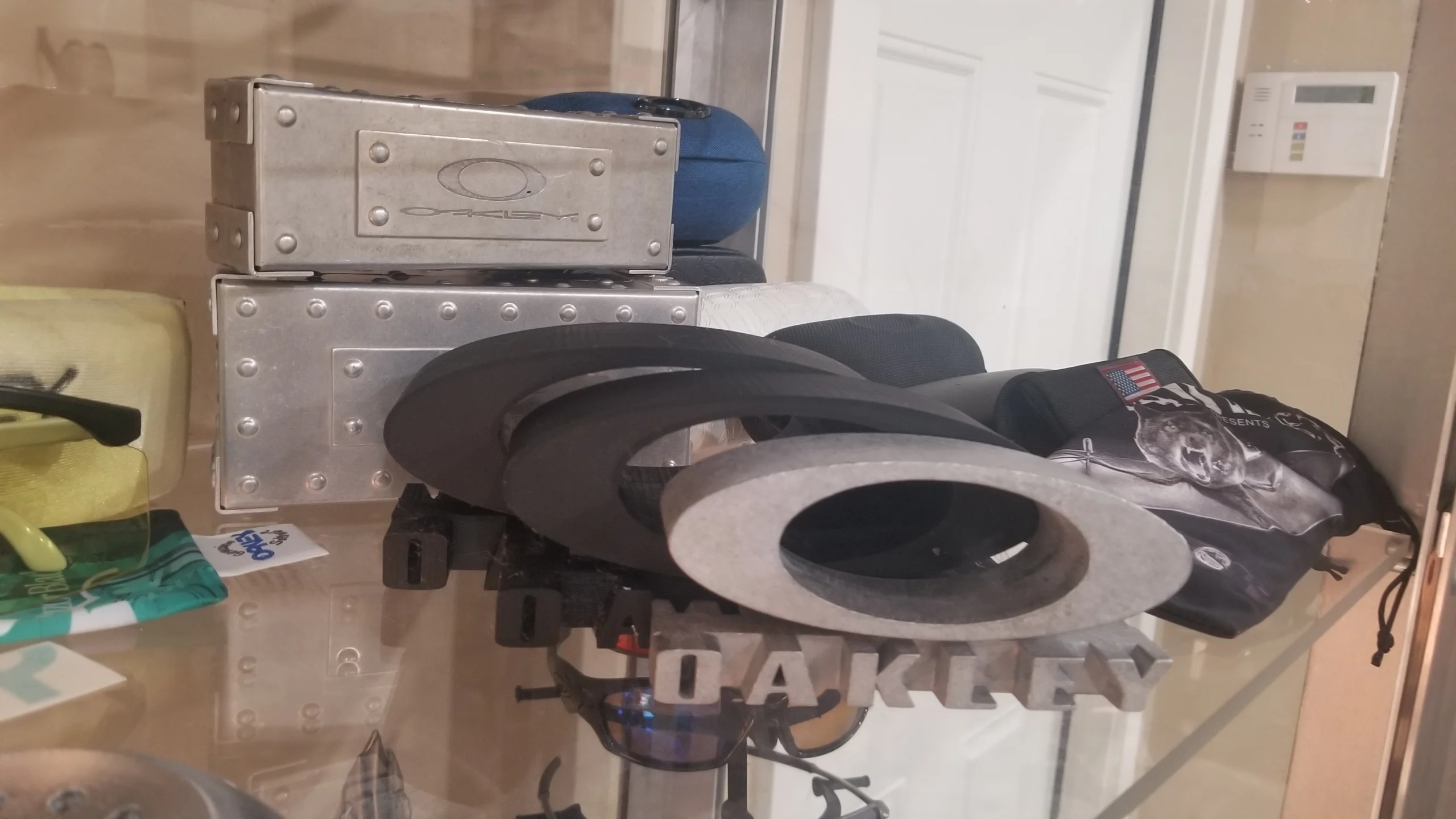 Oakley Dispay Sign "Desk Sitter"