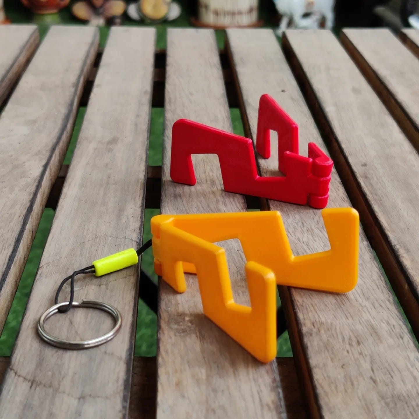Foldable Mobile Stand Keychain
