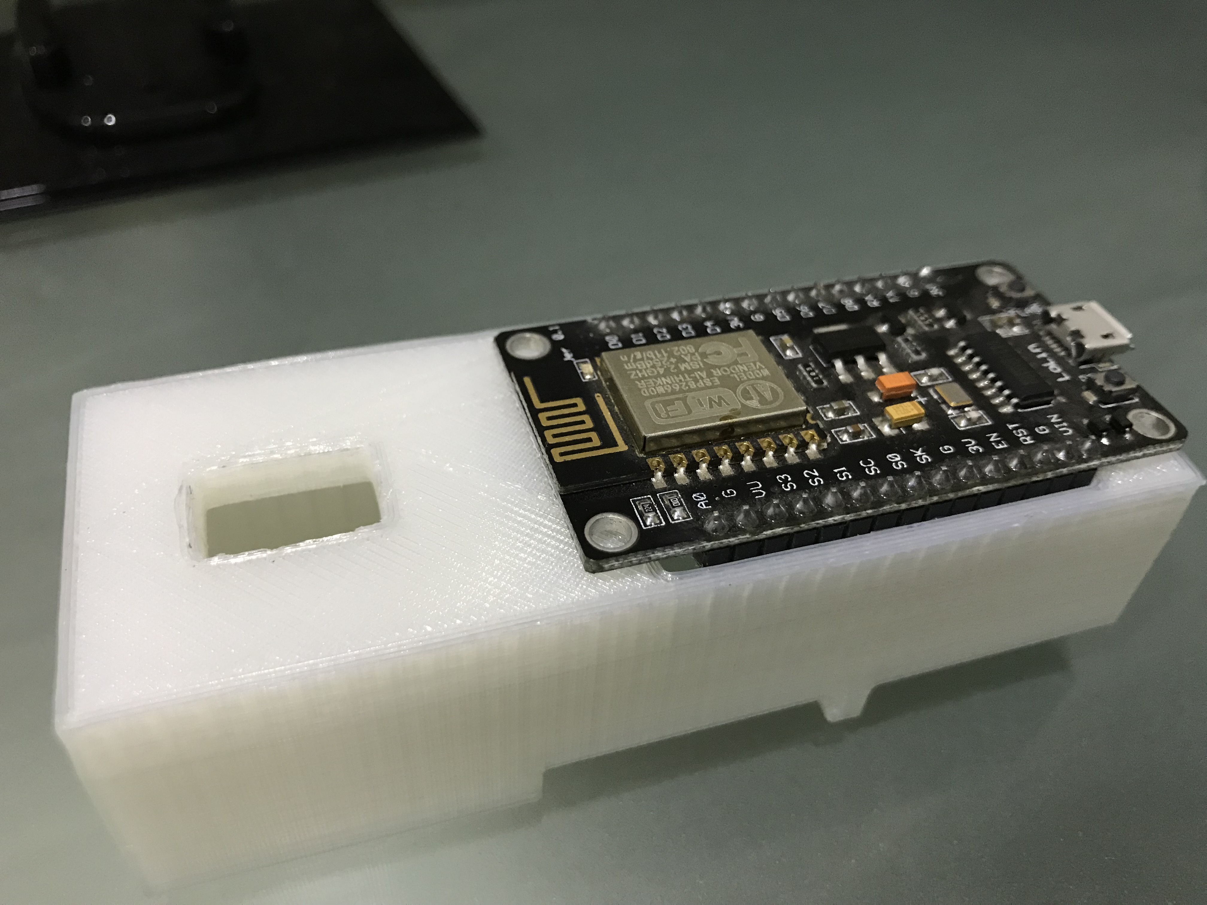 SIMPLE esp8266 wifi deauther case with 9volt battery and switch node mcu v3