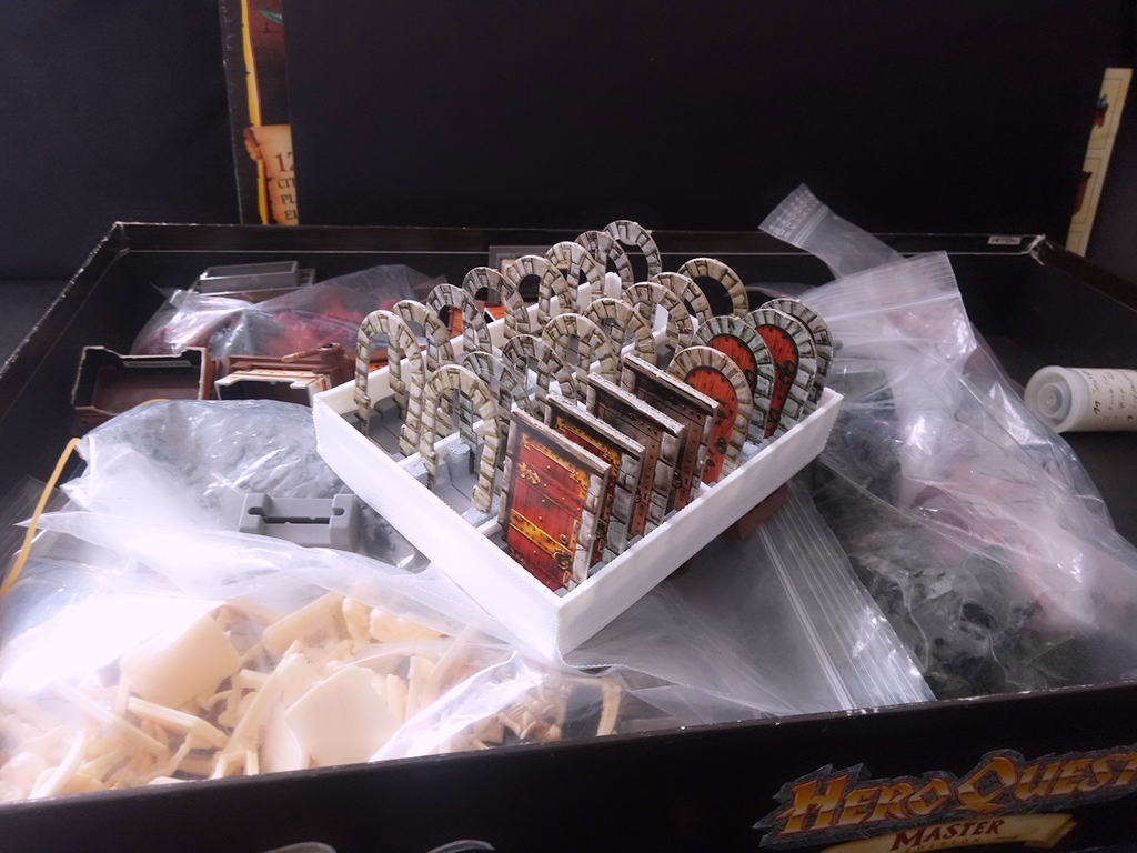 Heroquest door container