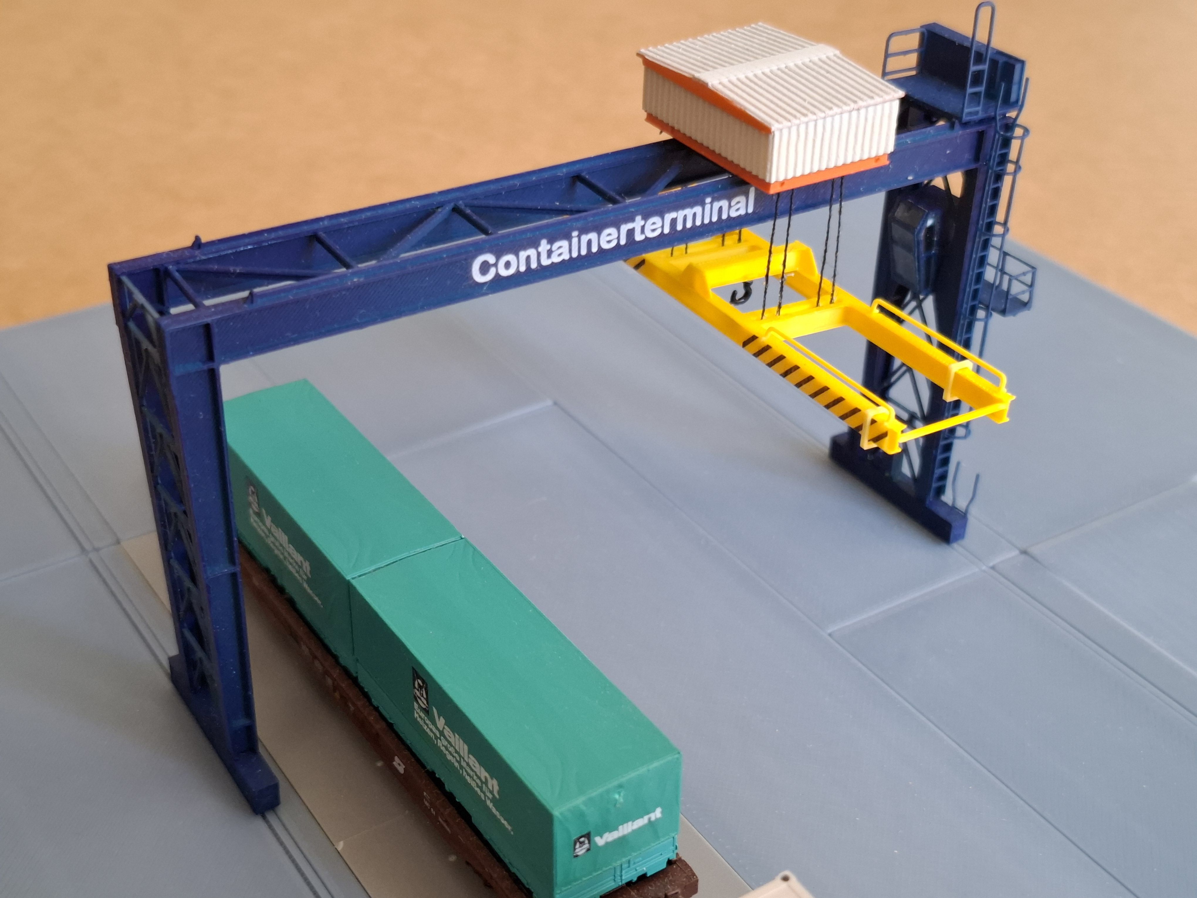 Containercrane at Lohseplatz