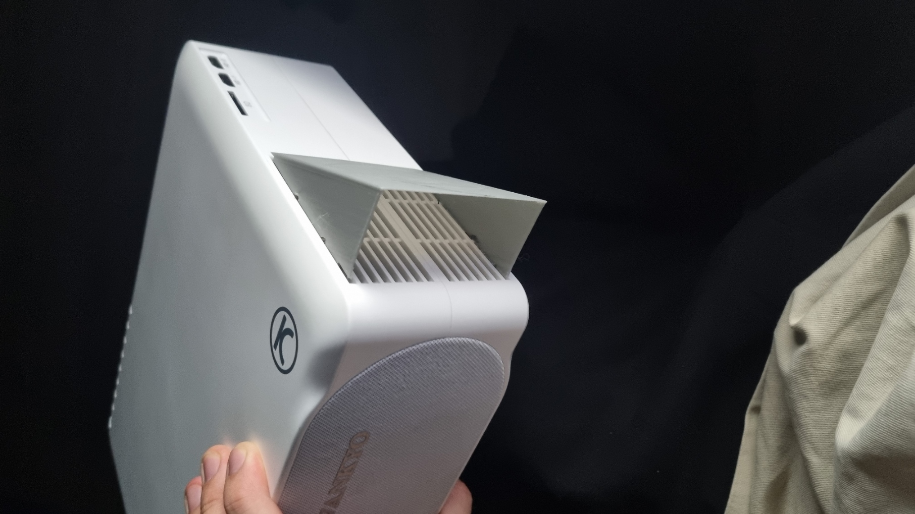 Cooling canals projector