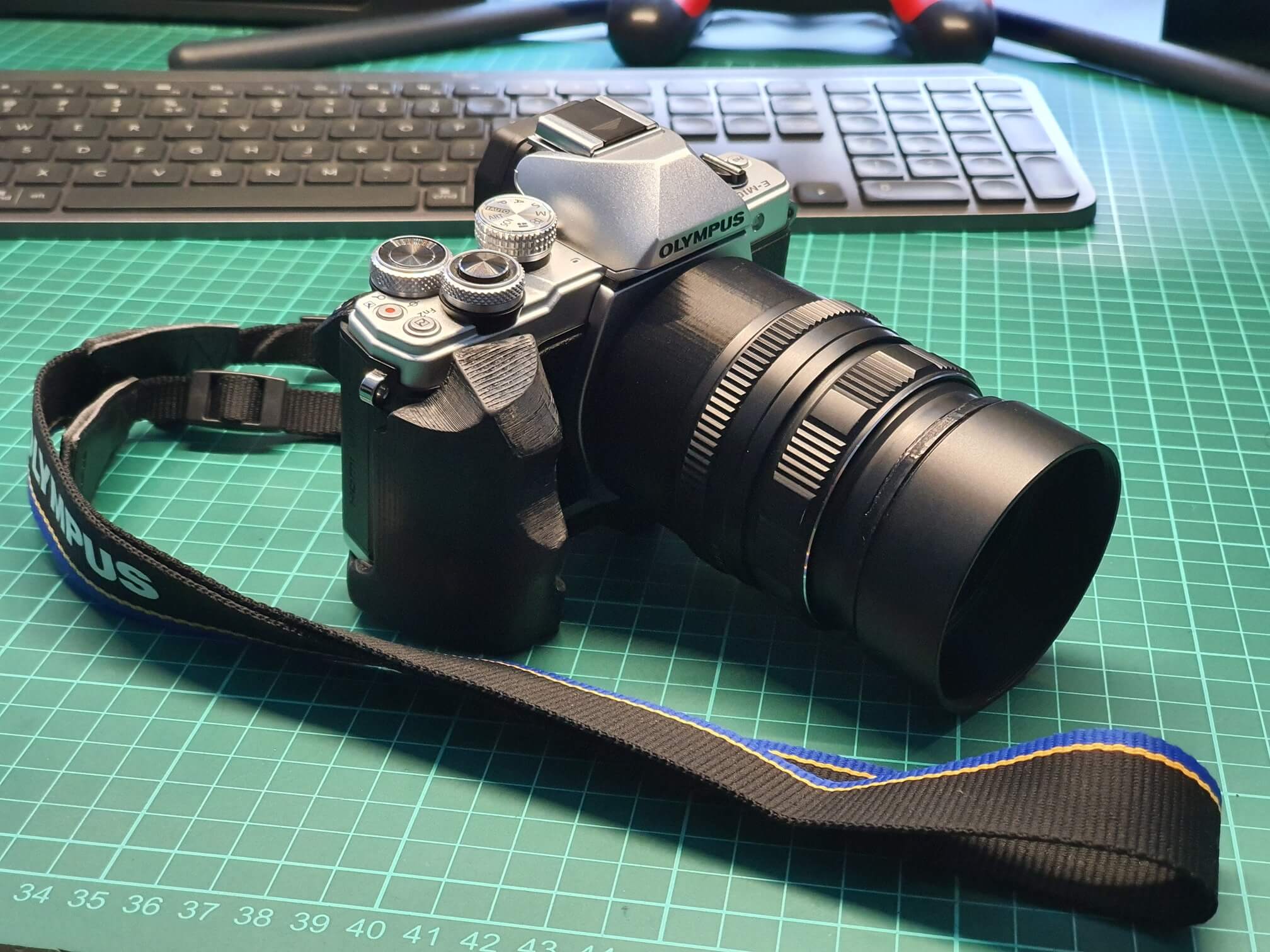 Olympus OMD E-M10 mark II grip