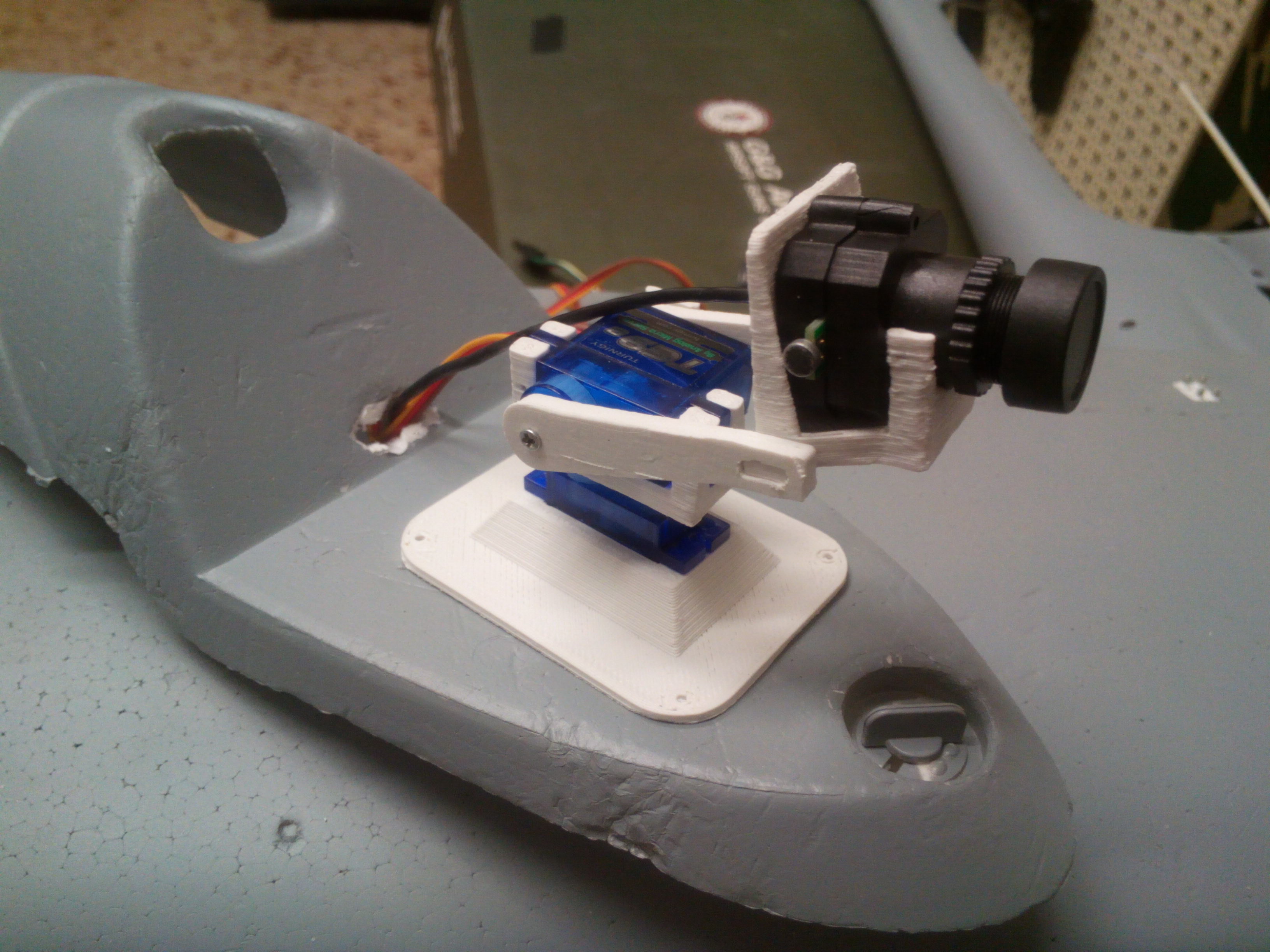 Fatshark CMOS CCD Killer Cam Pan/Tilt + Turnigy 9e Servo