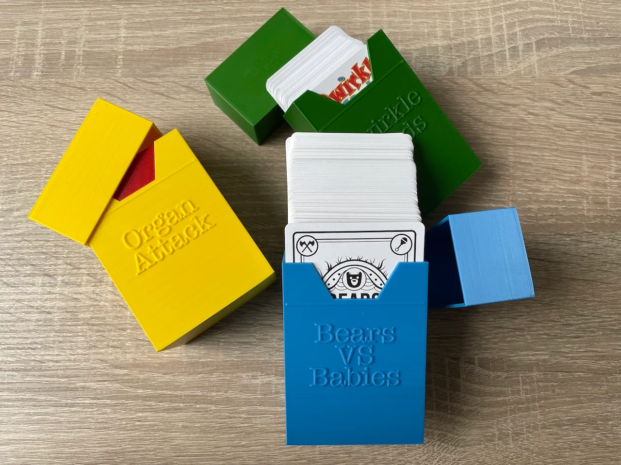 Card game box for card games (customizable)