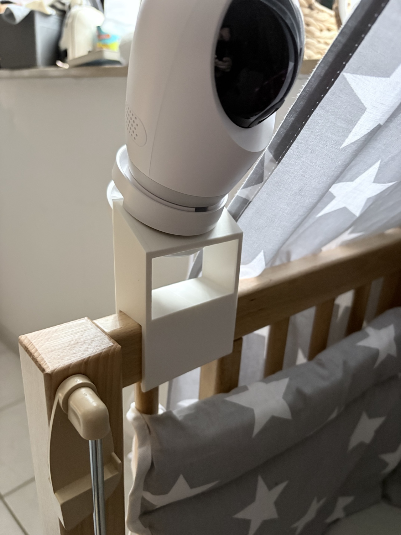 Tissi Beistellbett Kamerahalter