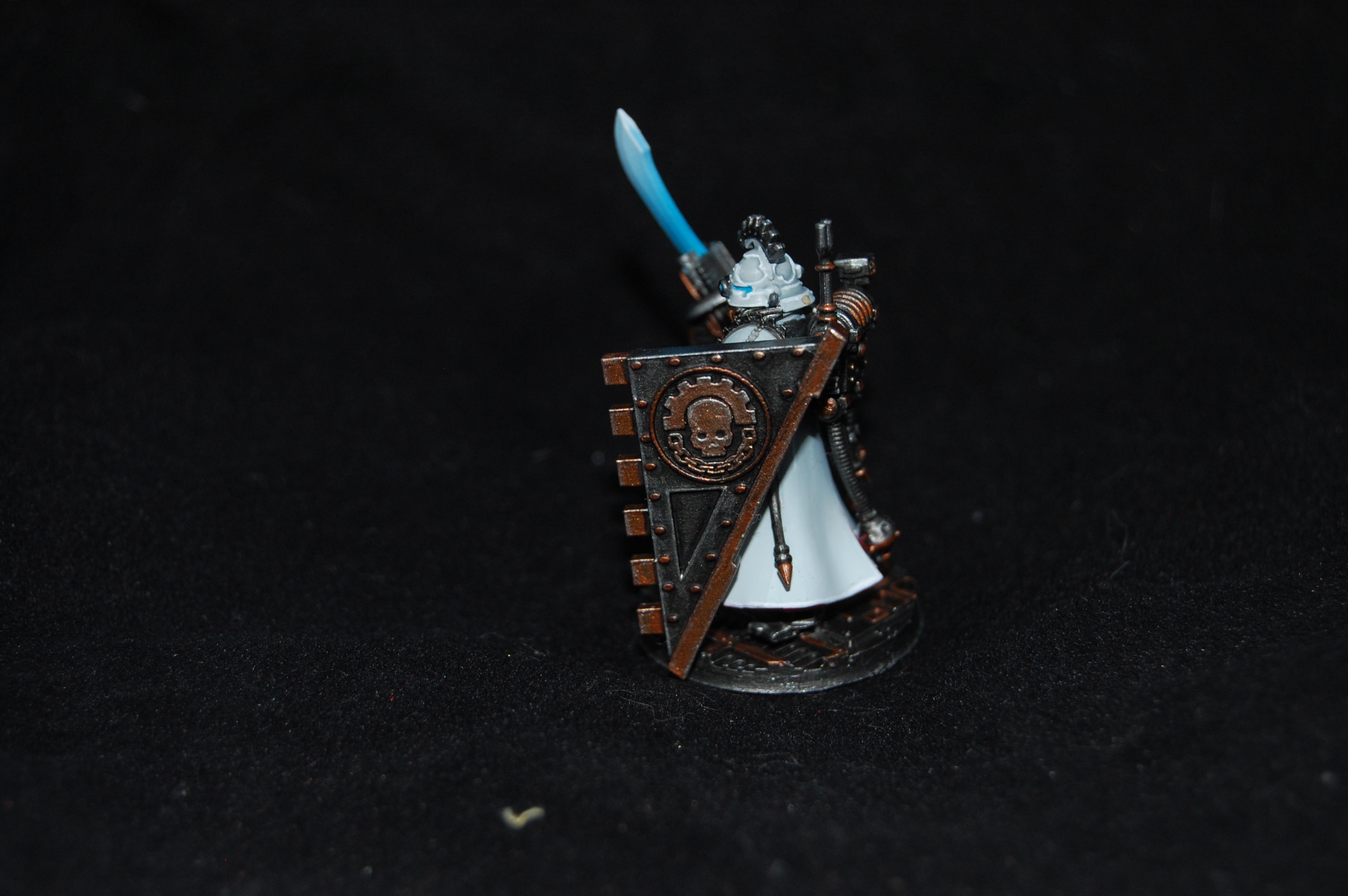 Adeptus Mechanicus style shield