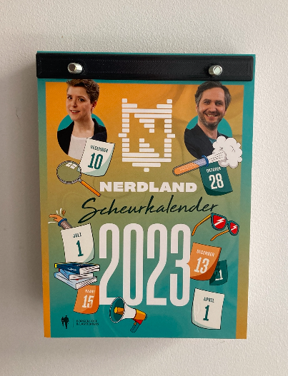 Nerdland Scheurkalender french cleat wall mount