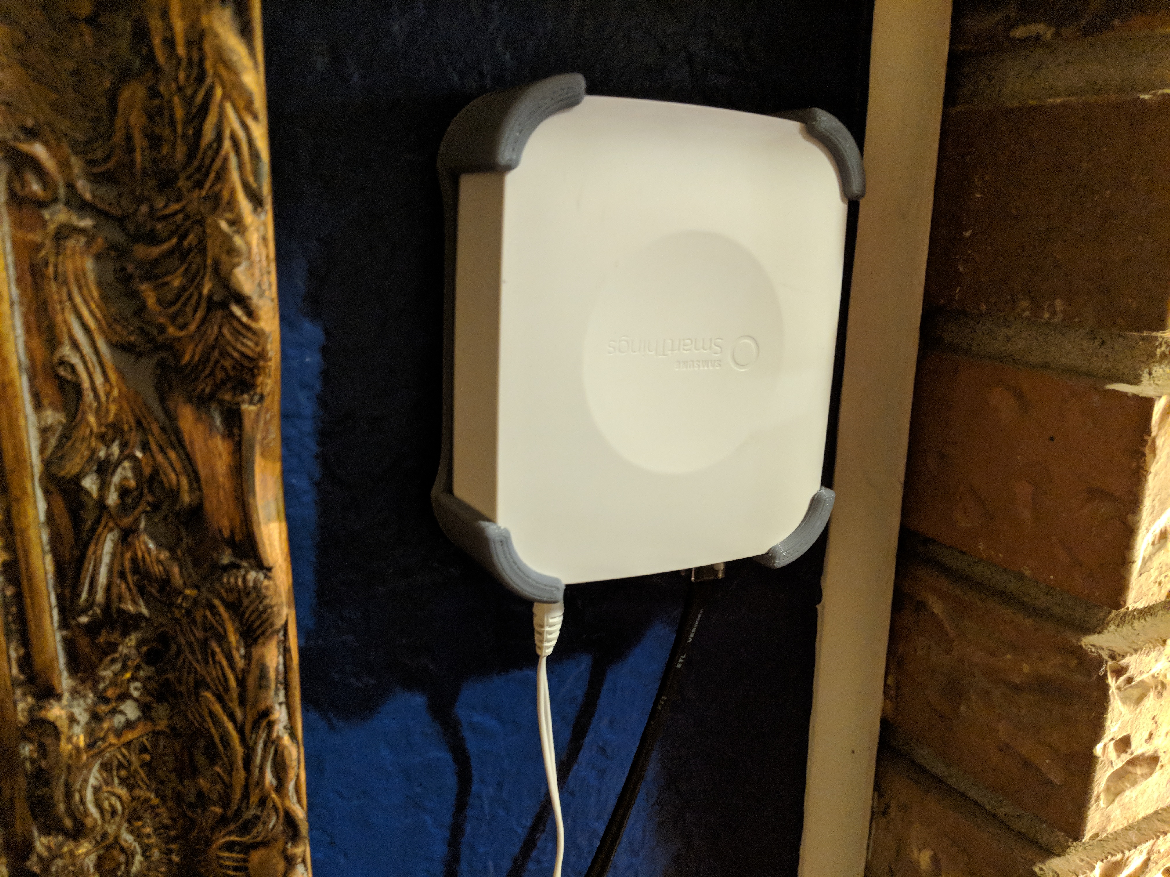 SmartThings Hub (gen2) Minimalist Wall Mount