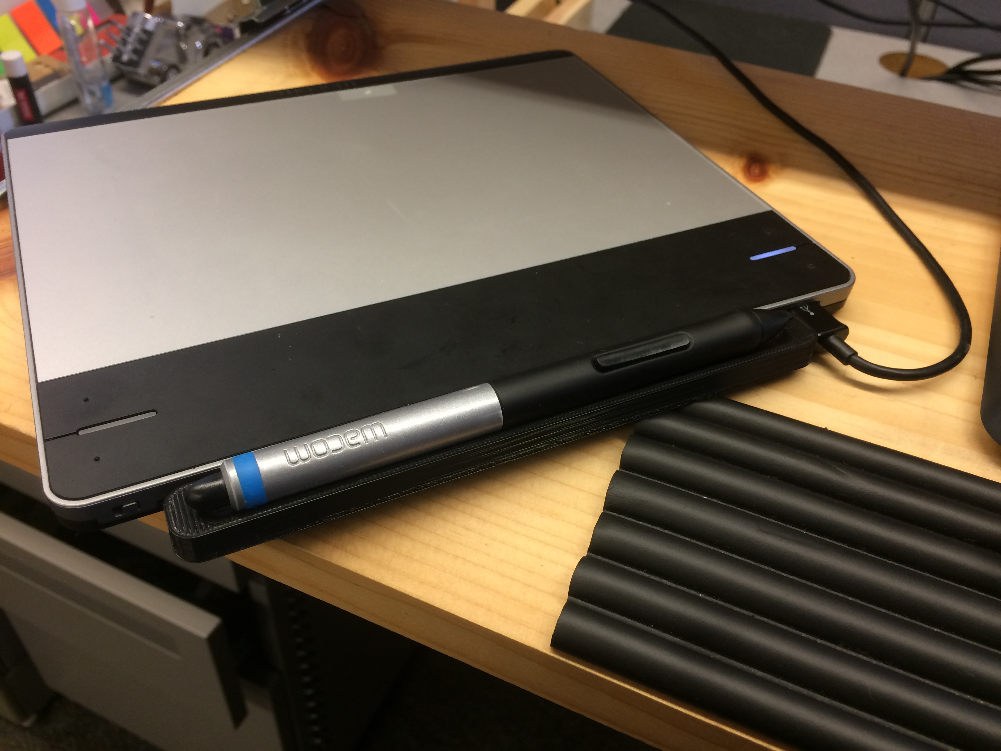 Intuous Pen Holder - Horizontal