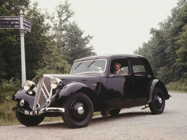 Citroen Traction 11B Berline 1939 (1/72)