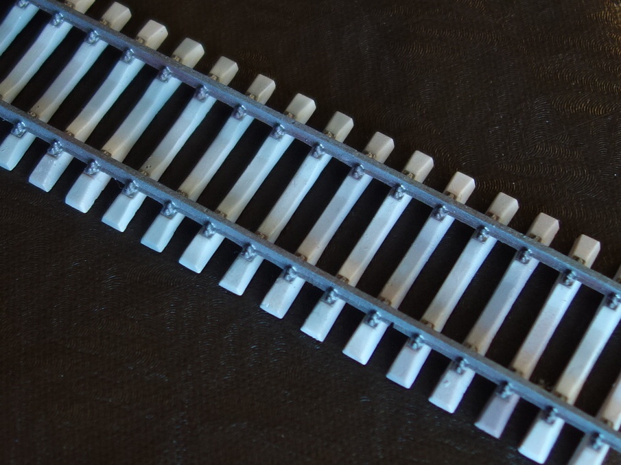 Railway track with concrete sleepers 1:87