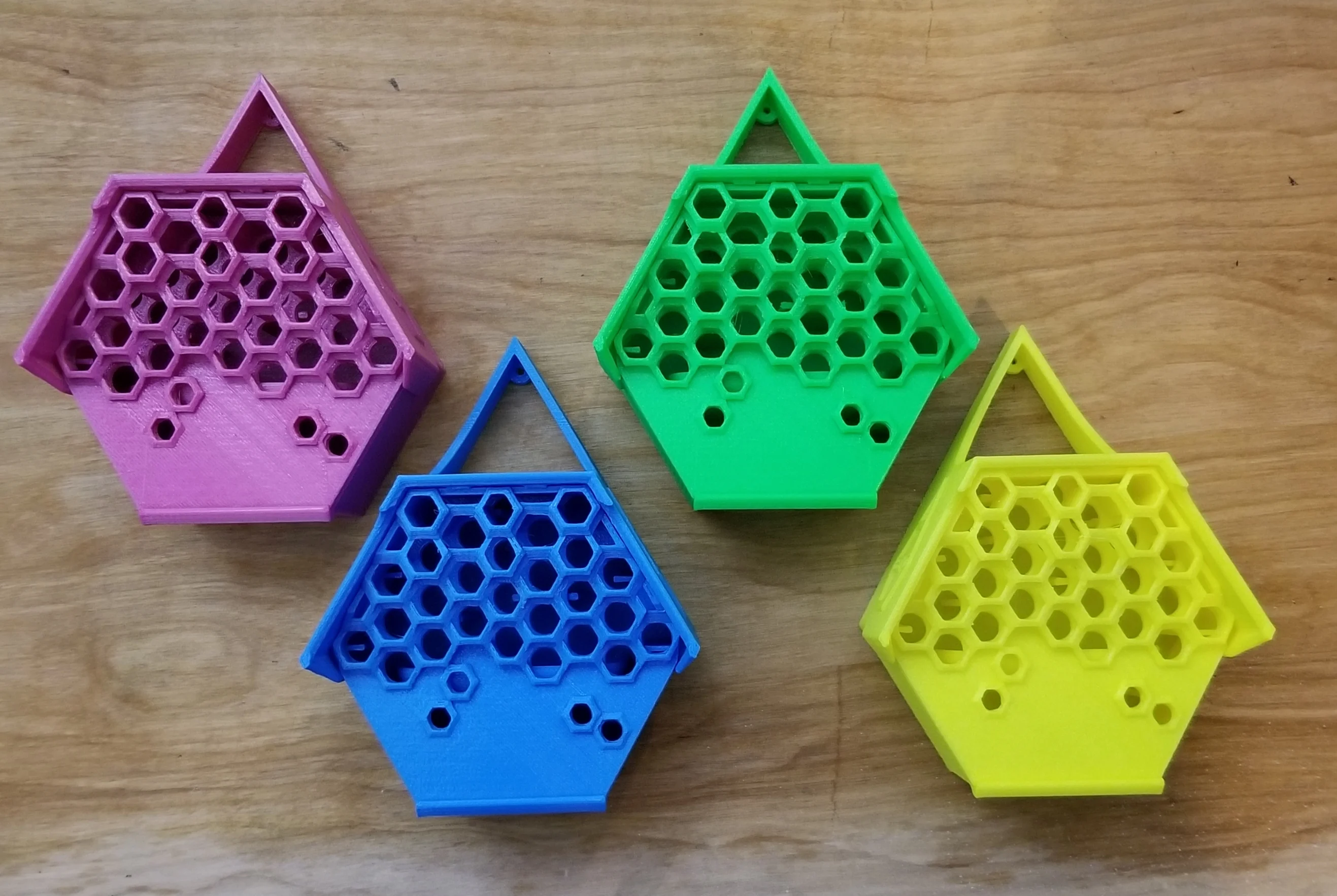 BEEMO - Biodegradable Bee Motel + Feeder