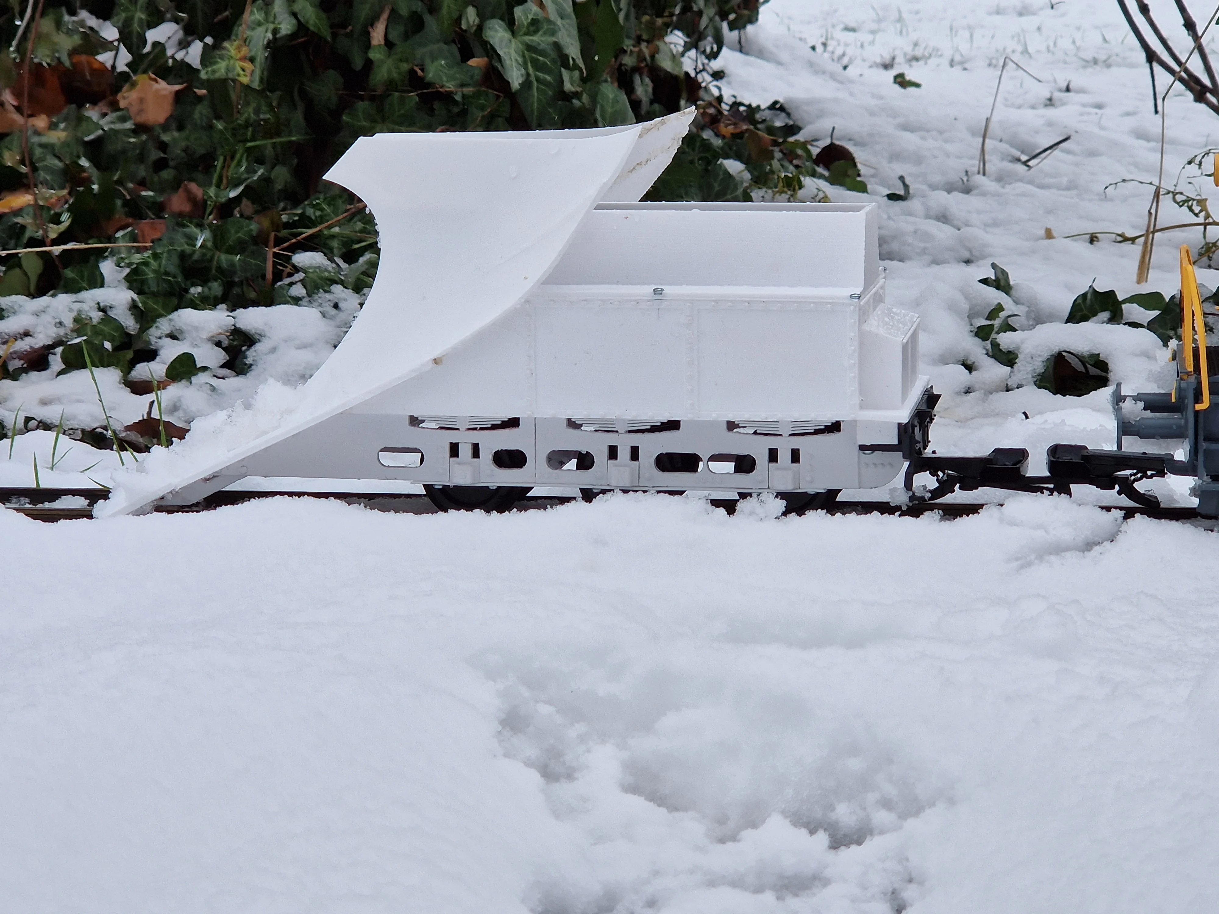 G scale snowplow