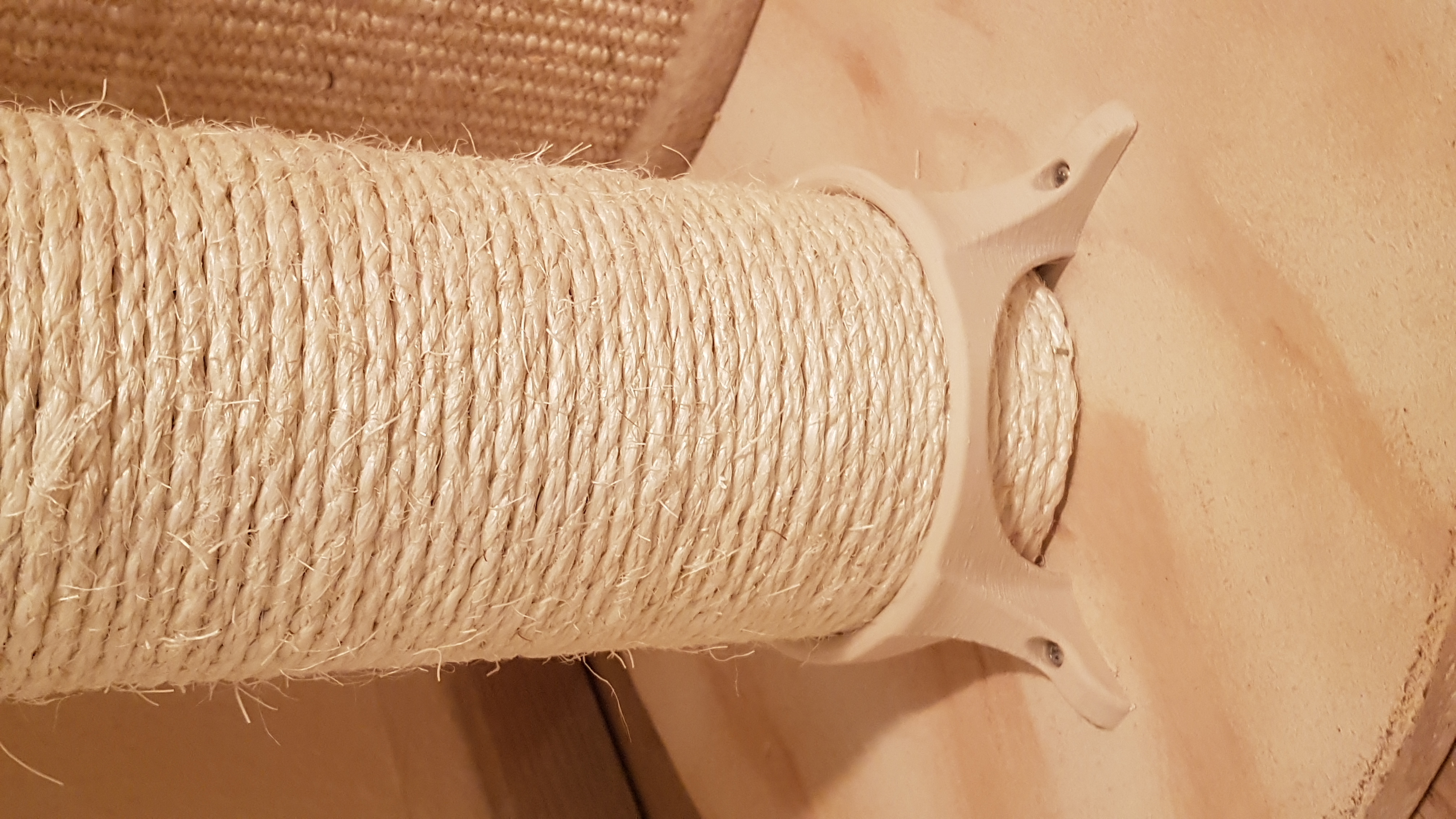 sisal scratching post stabilization