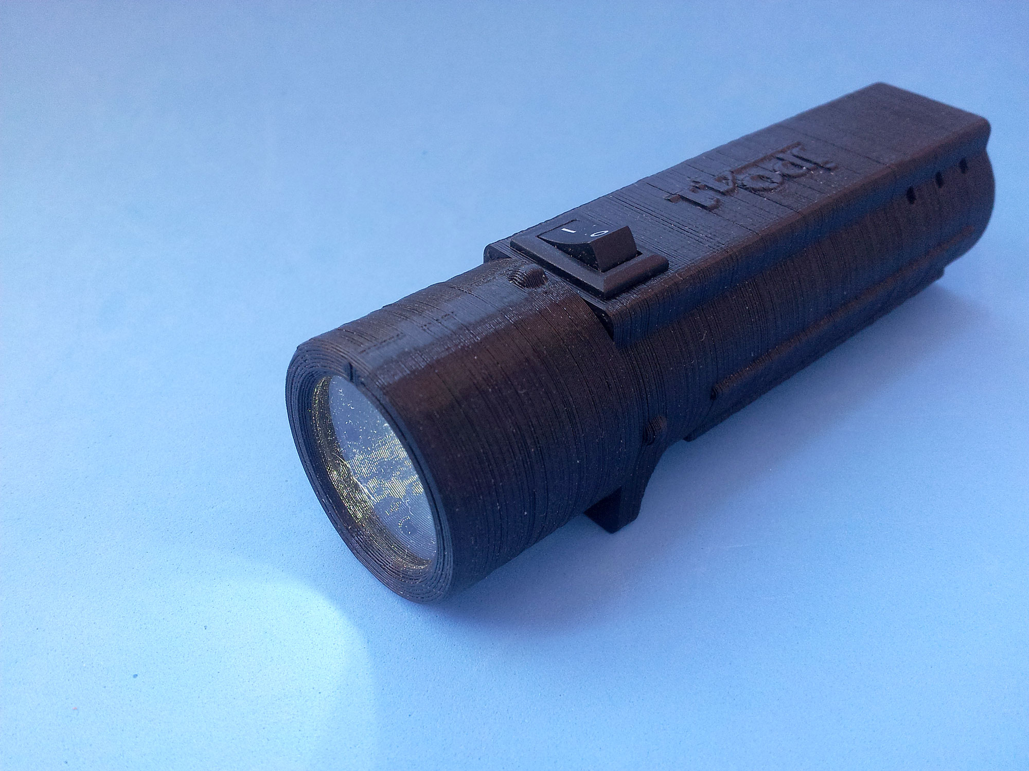 Linterna 18650 con Cargador TP4056.