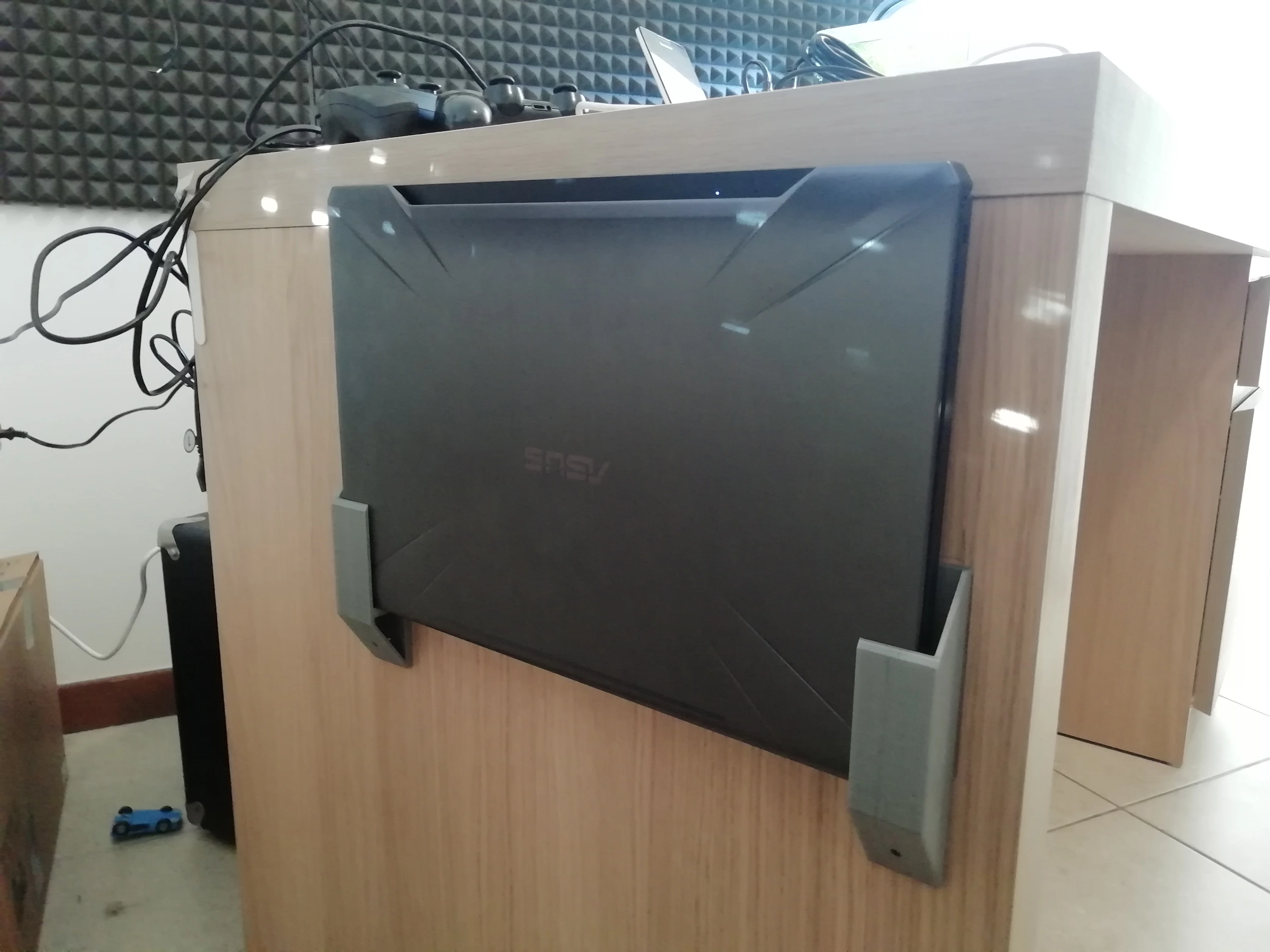Laptop Vertical Wall Mount (Asus TUF FX504G)