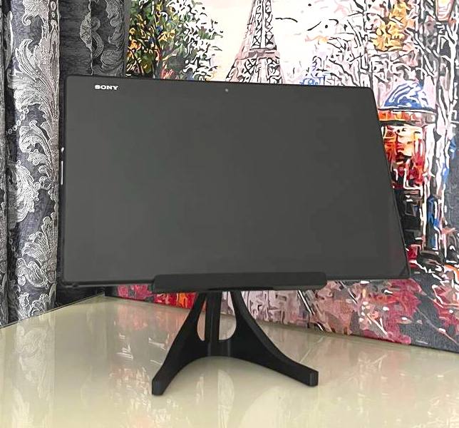 Adjustable tablet stand