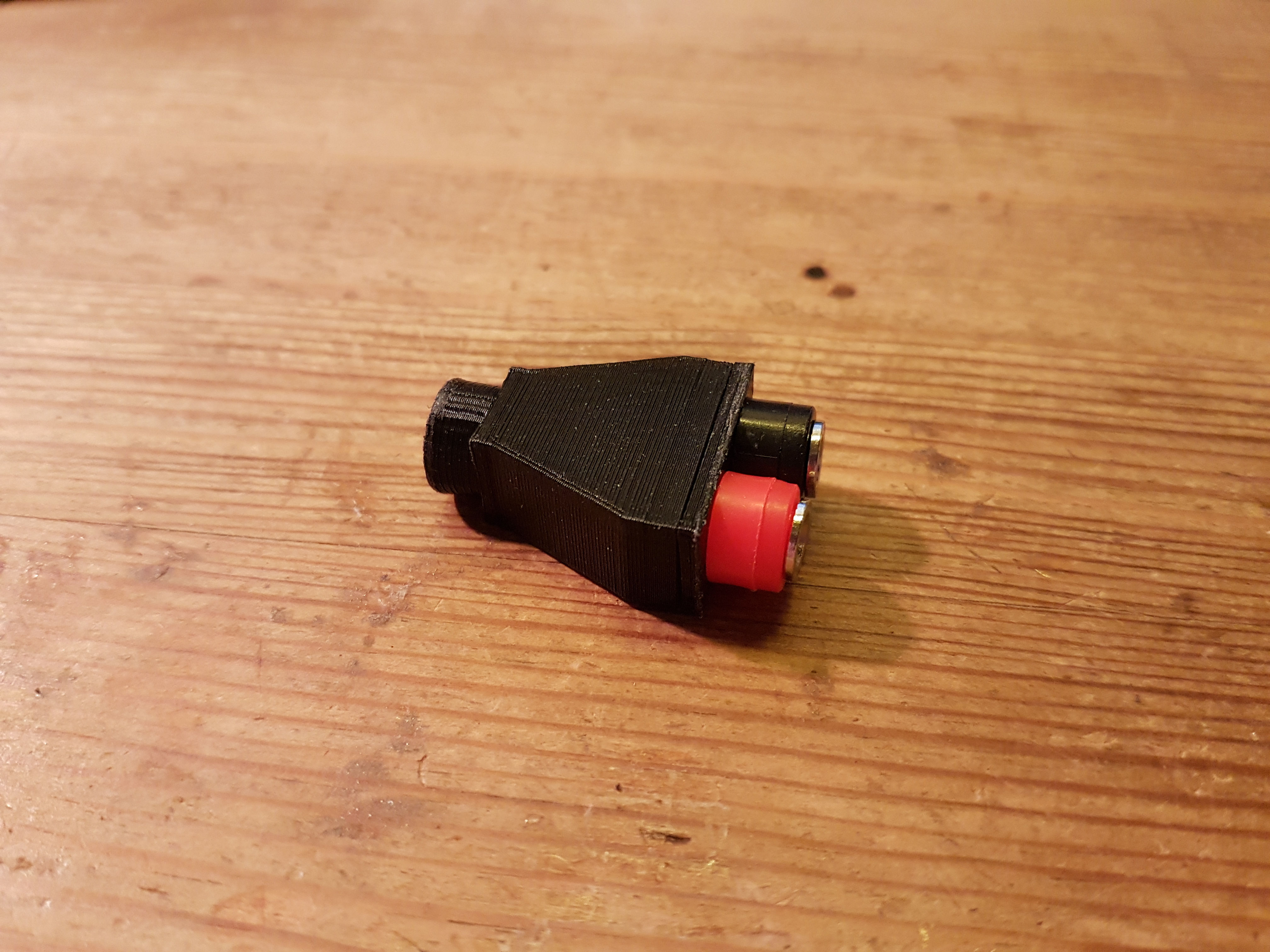 XT60 / 4mm banana plug extension housing (quickly printable) -- XT60/4mm Bananenstecker Verlängerung Gehäuse (schnell druckbar)