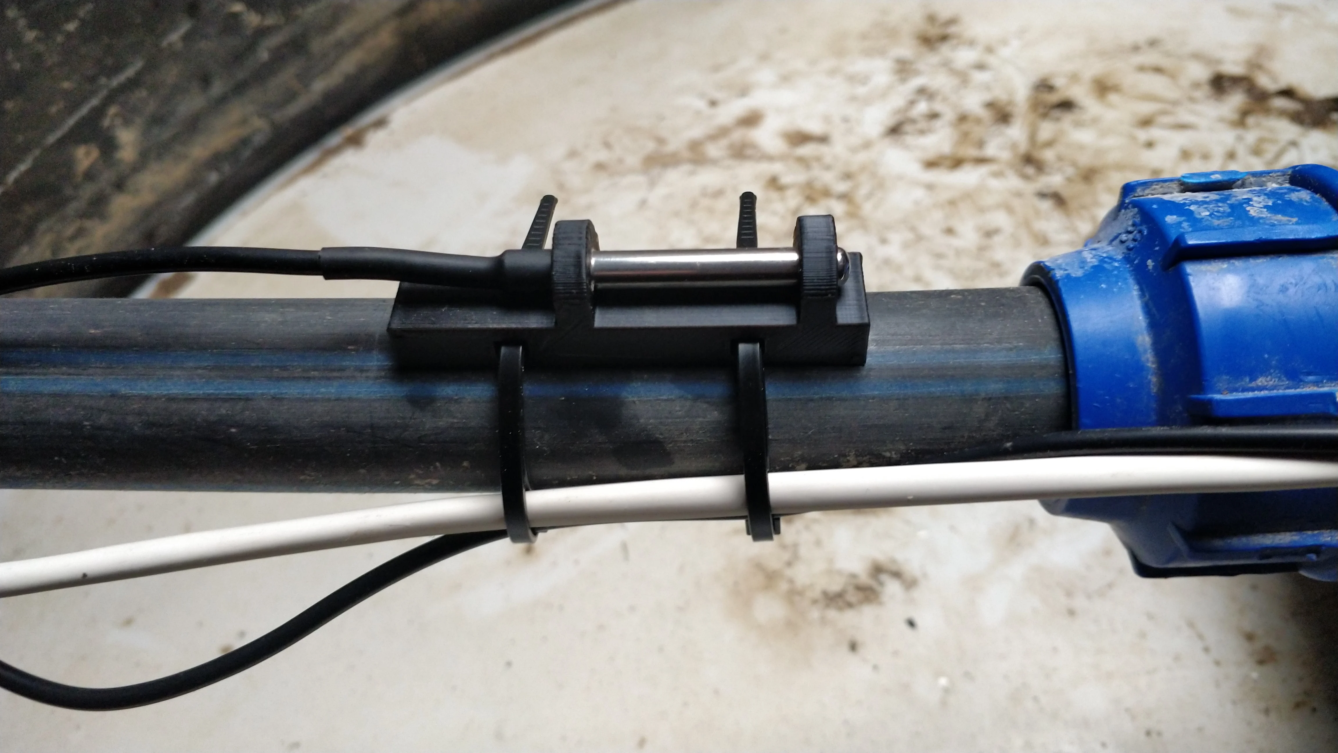 Sensor holder DS18B20 pipe