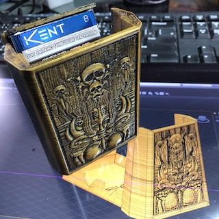 alienQueenCigarreteCase
