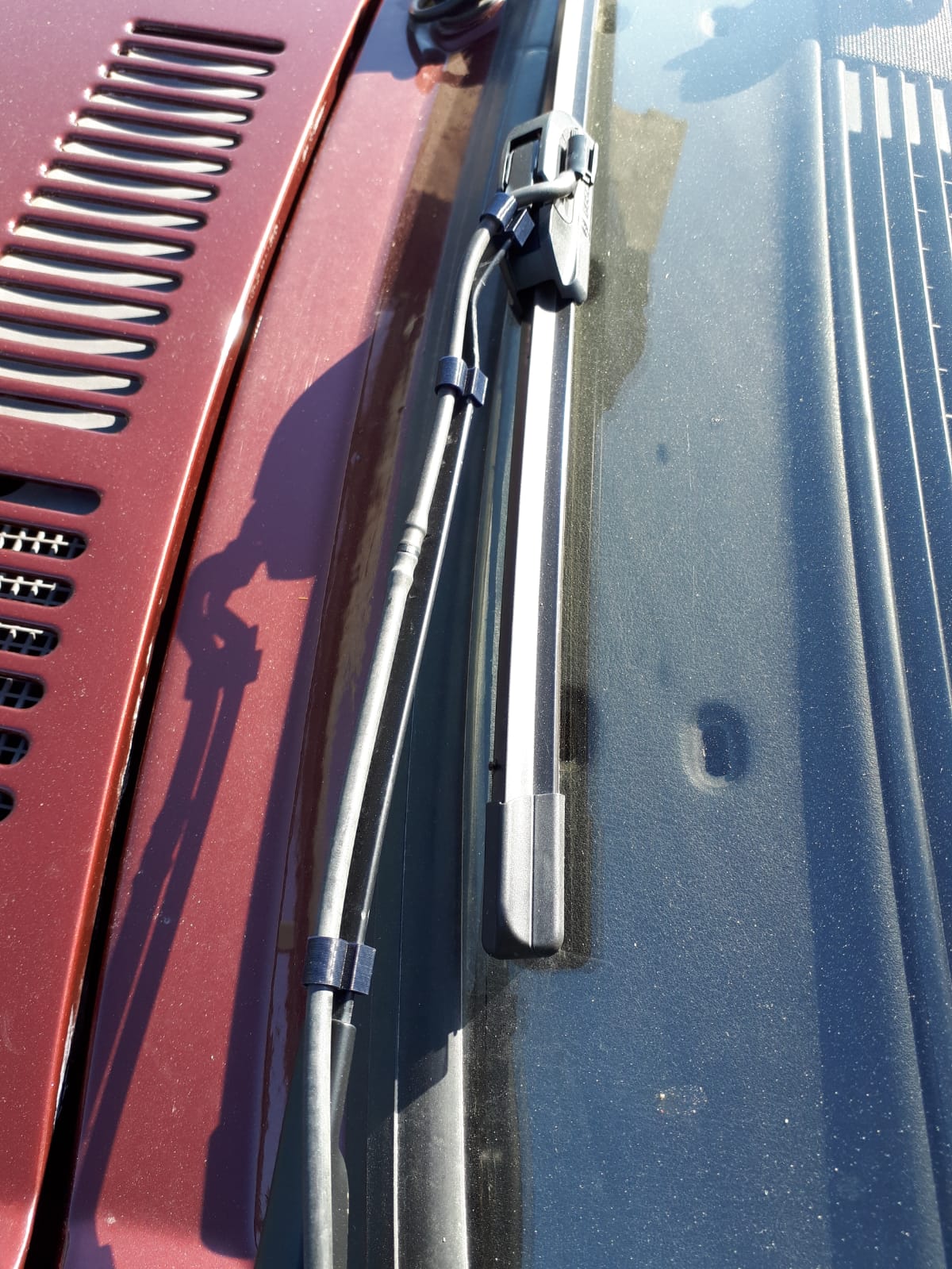 Tubeholder for windshield wiperarm
