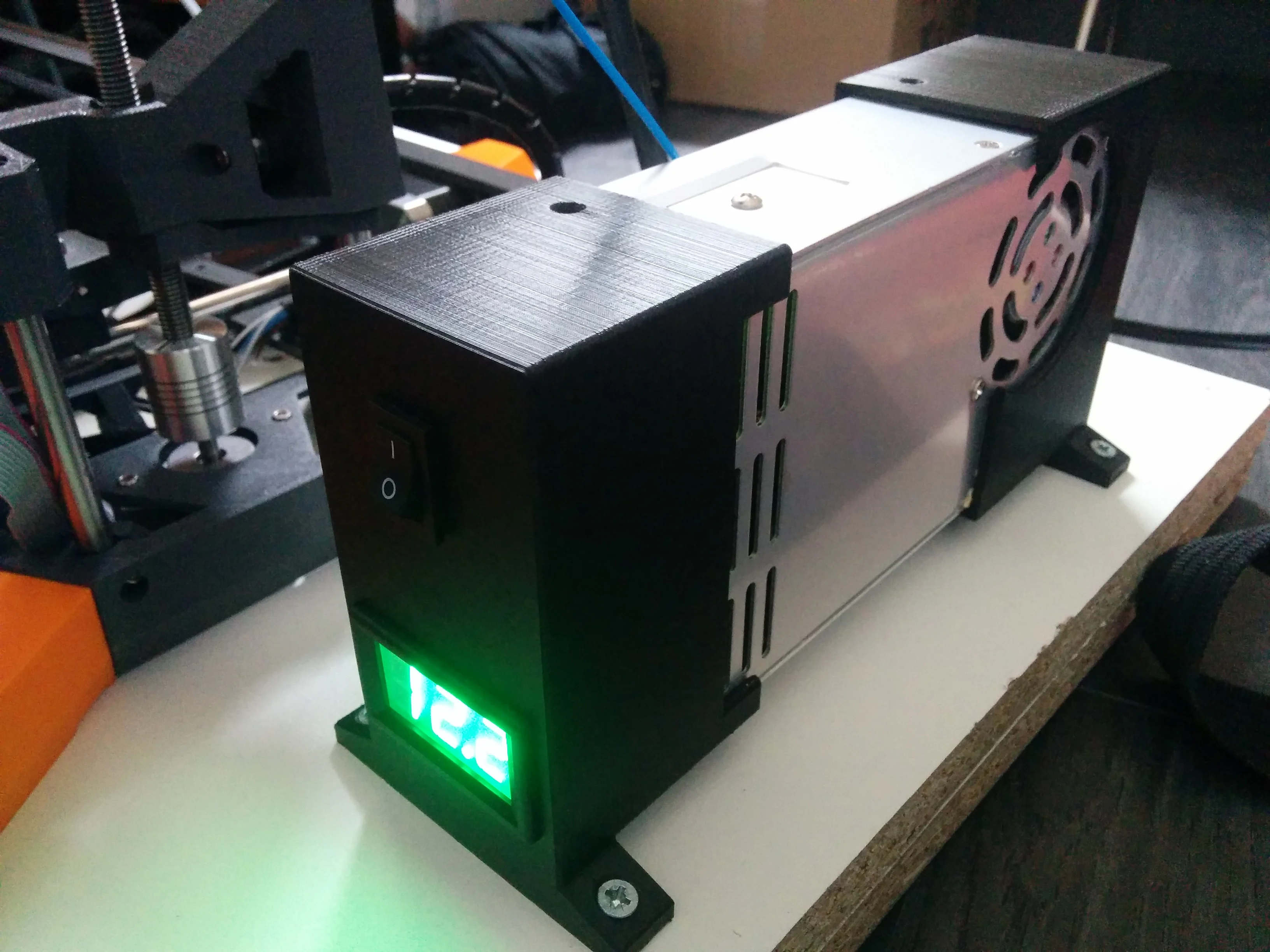 Support pour alimentation 12V Liqoo 33A 400W