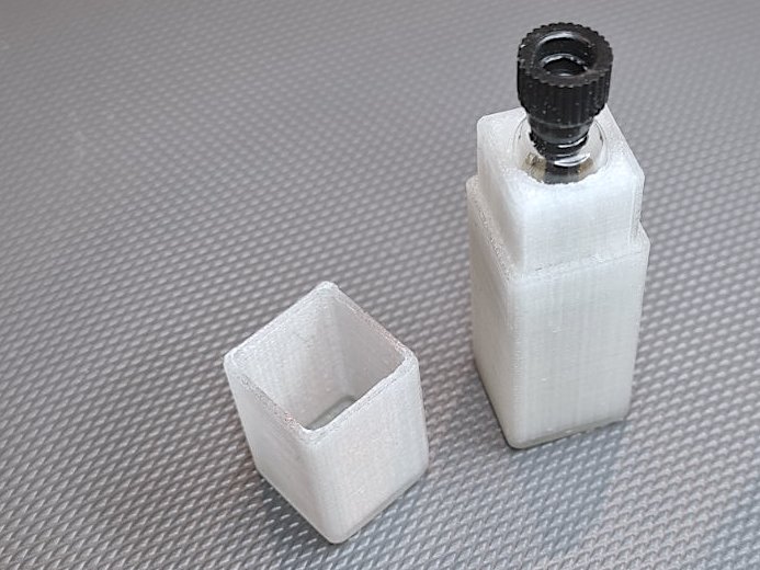Perfume tester - sample enclosure