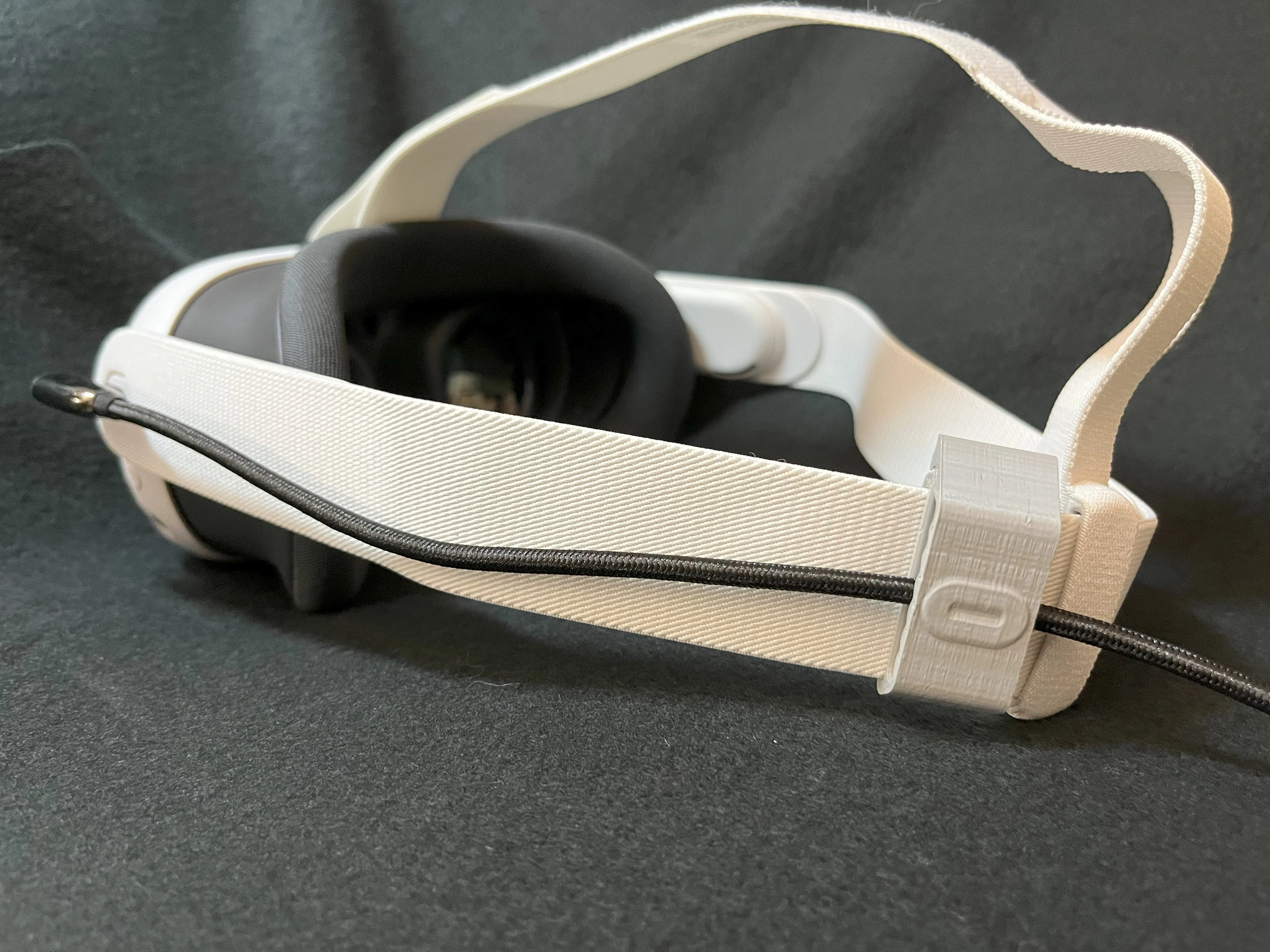 Quest 3 USB-C Headstrap Clip